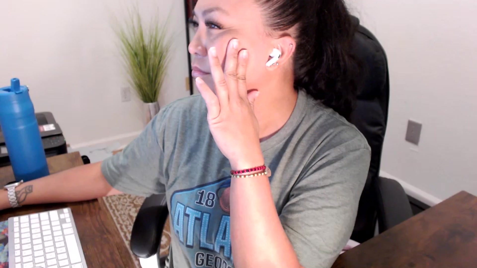 Gallery image thumbnail from MickaylaStar's myfreecams stream on, 08/12/2025, 16:17 image 16 of 20