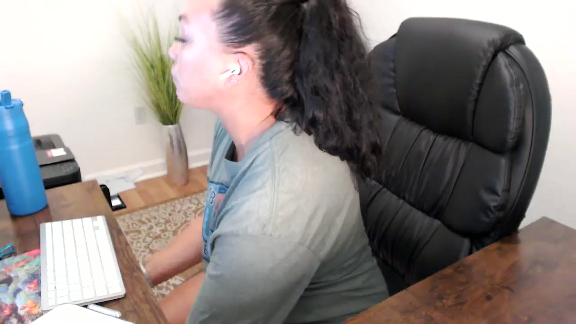 Gallery image thumbnail from MickaylaStar's myfreecams stream on, 08/12/2025, 17:50 image 2 of 20