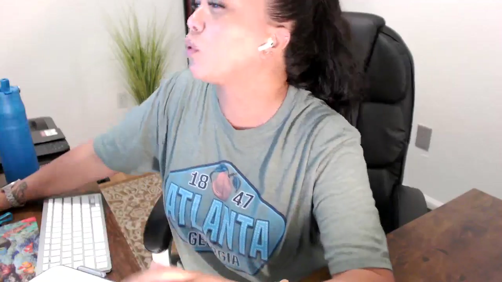 Gallery image thumbnail from MickaylaStar's myfreecams stream on, 08/12/2025, 17:50 image 6 of 20