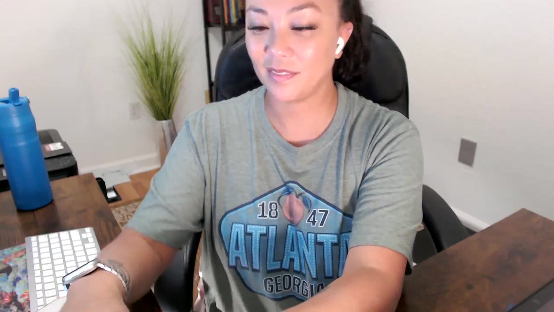 Gallery image thumbnail from MickaylaStar's myfreecams stream on, 08/12/2025, 18:12 image 16 of 20
