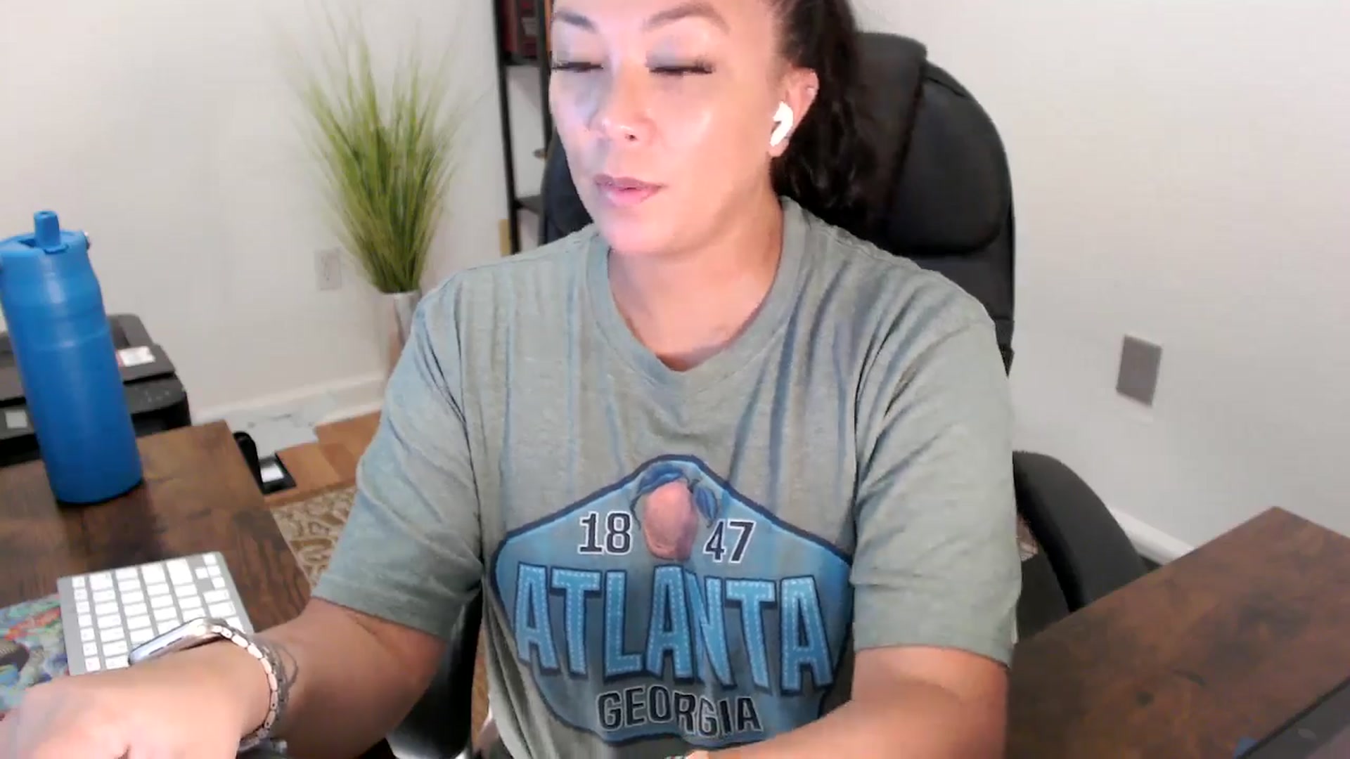 Gallery image thumbnail from MickaylaStar's myfreecams stream on, 08/12/2025, 18:32 image 13 of 20