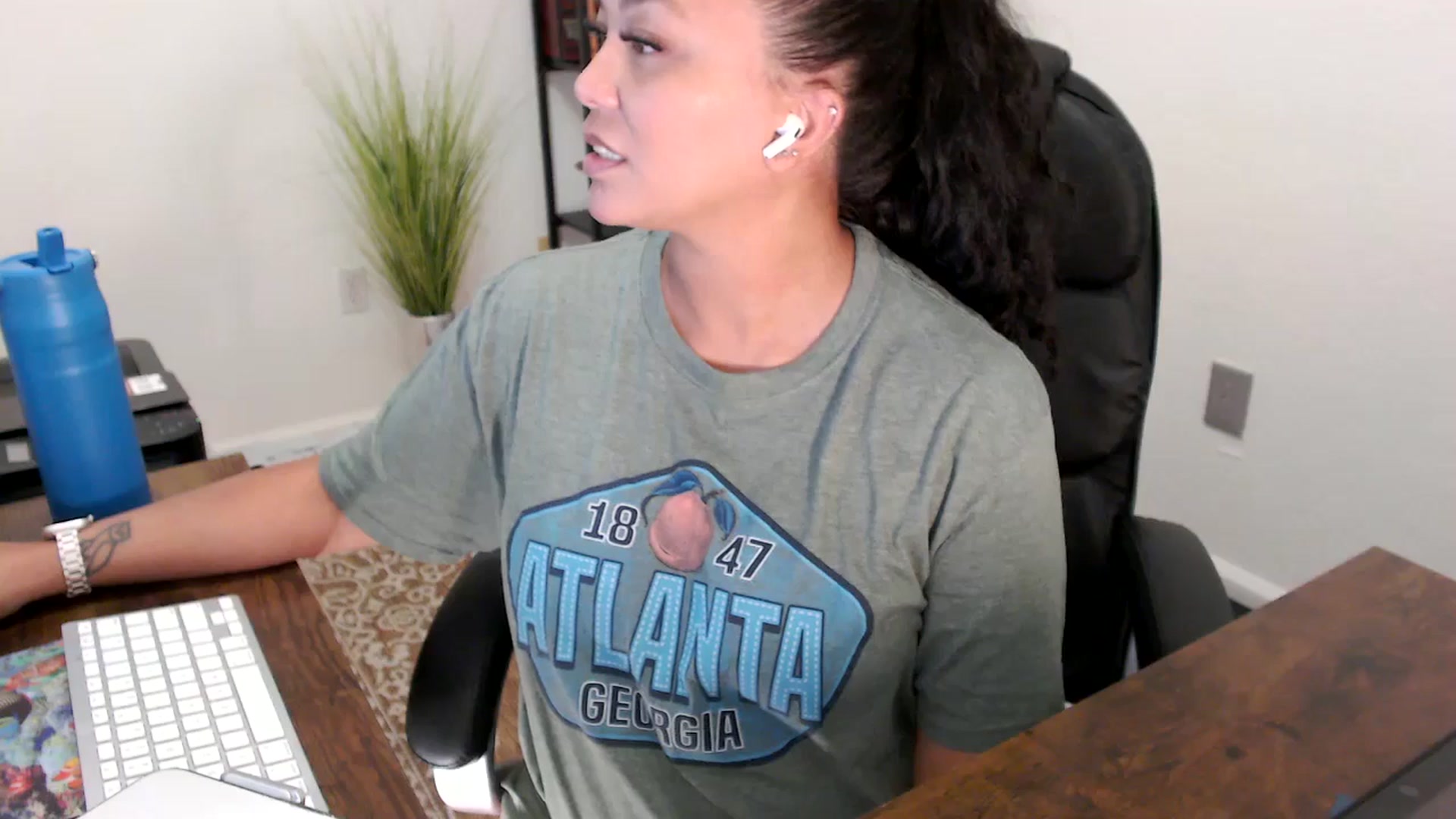 Gallery image thumbnail from MickaylaStar's myfreecams stream on, 08/12/2025, 18:32 image 16 of 20