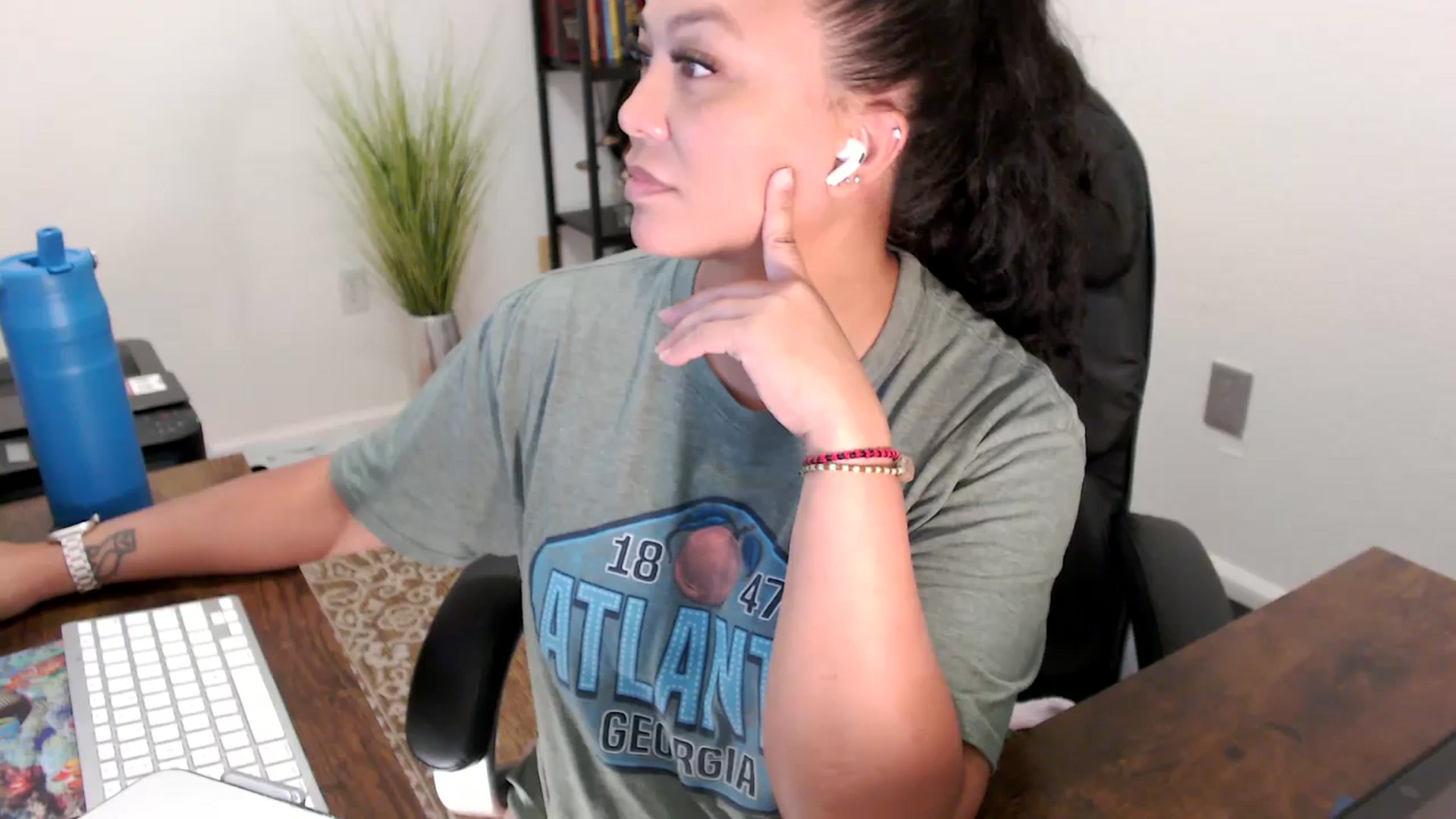 Gallery image thumbnail from MickaylaStar's myfreecams stream on, 08/12/2025, 18:32 image 18 of 20