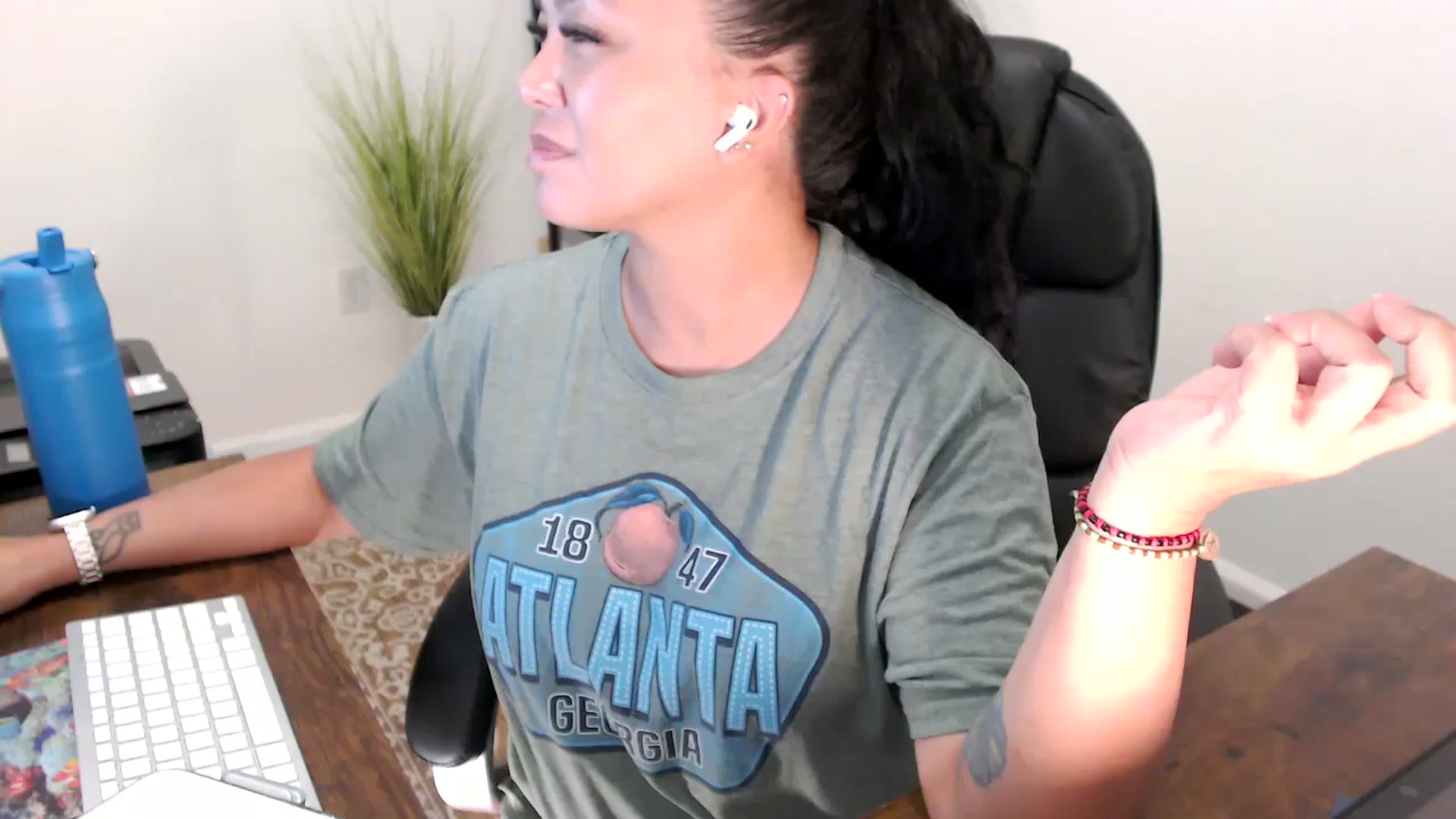 Gallery image thumbnail from MickaylaStar's myfreecams stream on, 08/12/2025, 18:32 image 9 of 20