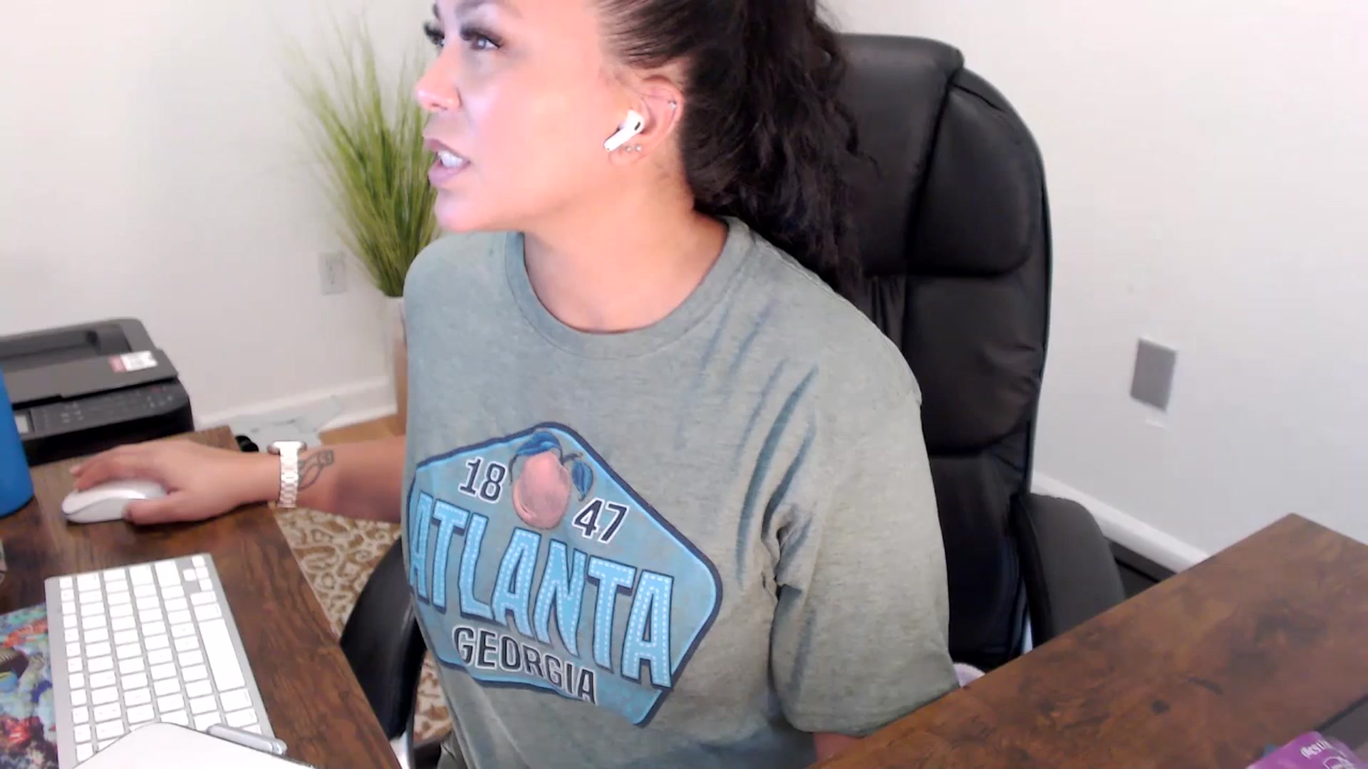 Gallery image thumbnail from MickaylaStar's myfreecams stream on, 08/12/2025, 19:35 image 18 of 20
