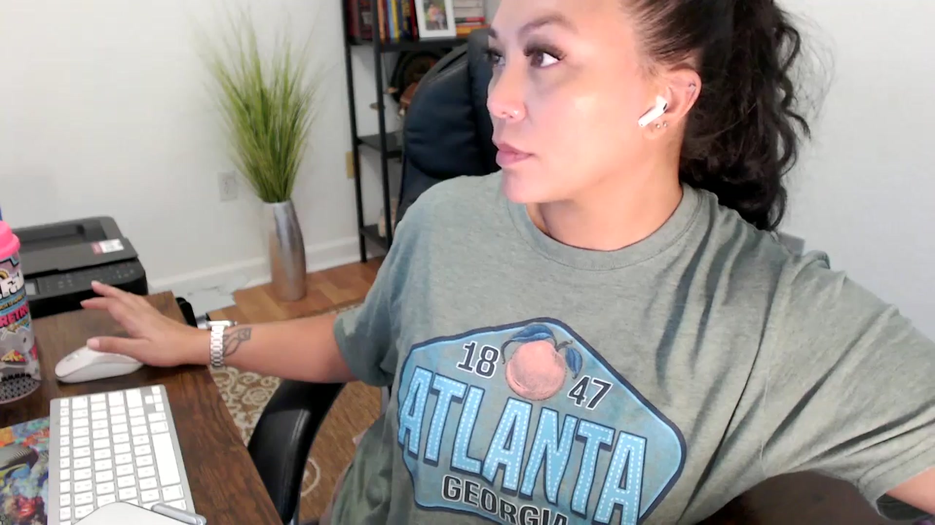 Gallery image thumbnail from MickaylaStar's myfreecams stream on, 08/12/2025, 20:13 image 8 of 20