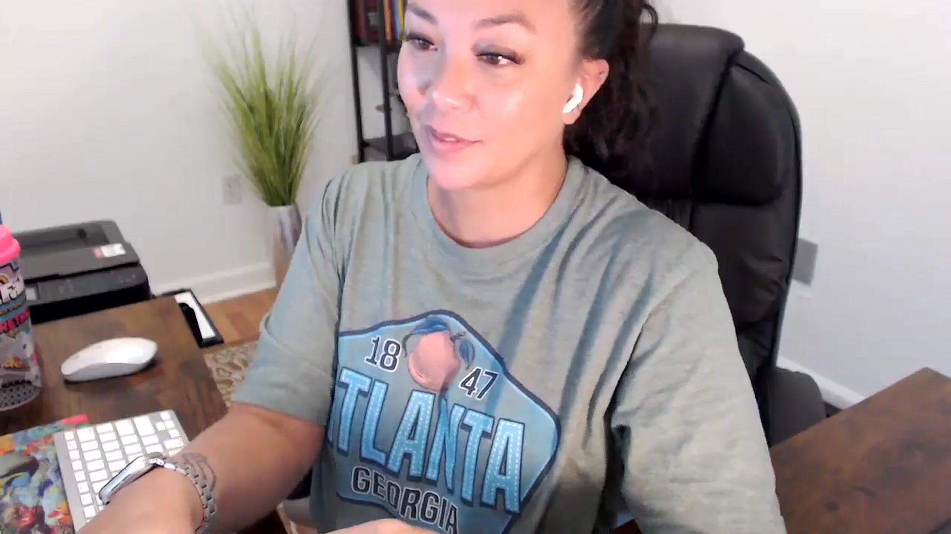 Gallery image thumbnail from MickaylaStar's myfreecams stream on, 08/12/2025, 20:13 image 17 of 20