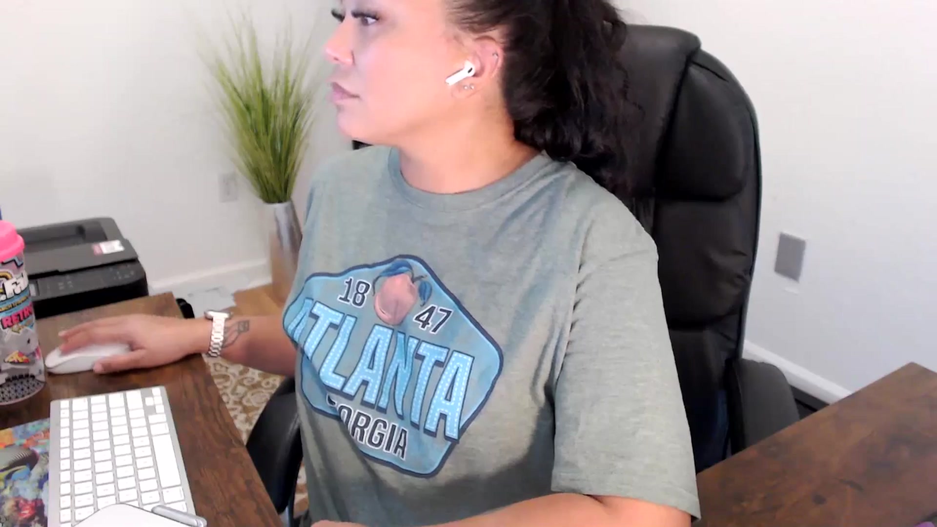Gallery image thumbnail from MickaylaStar's myfreecams stream on, 08/12/2025, 20:13 image 3 of 20