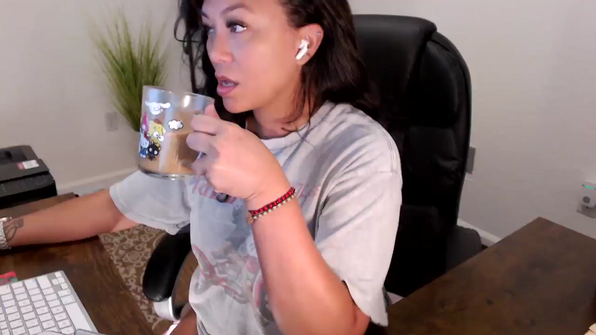 Gallery image thumbnail from MickaylaStar's myfreecams stream on, 08/13/2025, 14:44 image 6 of 20