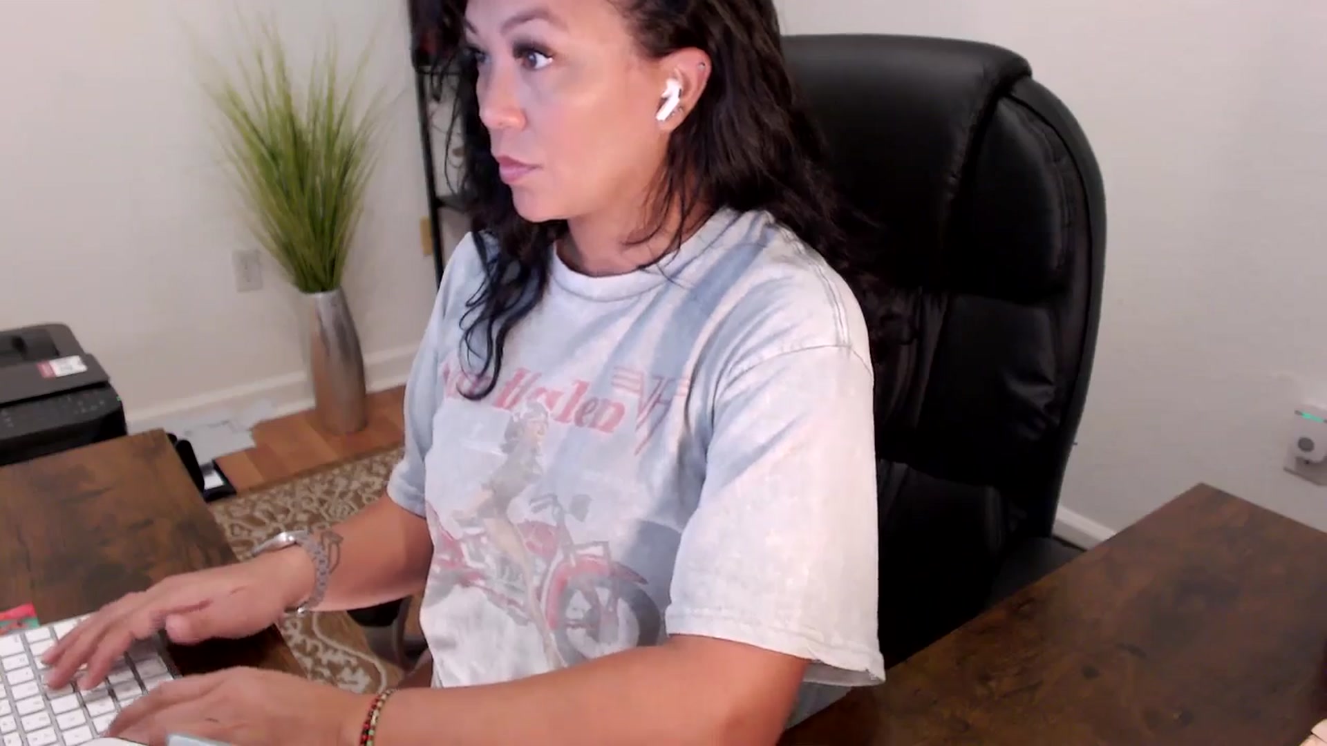 Gallery image thumbnail from MickaylaStar's myfreecams stream on, 08/13/2025, 14:44 image 3 of 20