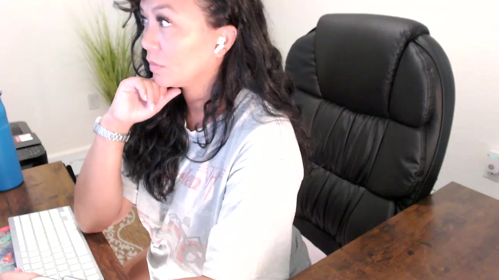 Gallery image thumbnail from MickaylaStar's myfreecams stream on, 08/13/2025, 16:37 image 14 of 20