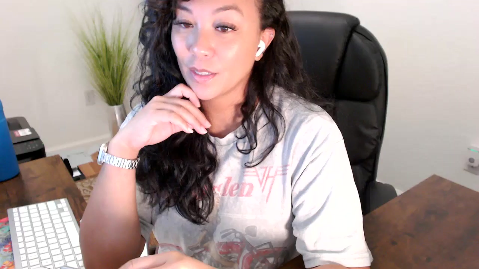 Gallery image thumbnail from MickaylaStar's myfreecams stream on, 08/13/2025, 16:37 image 19 of 20