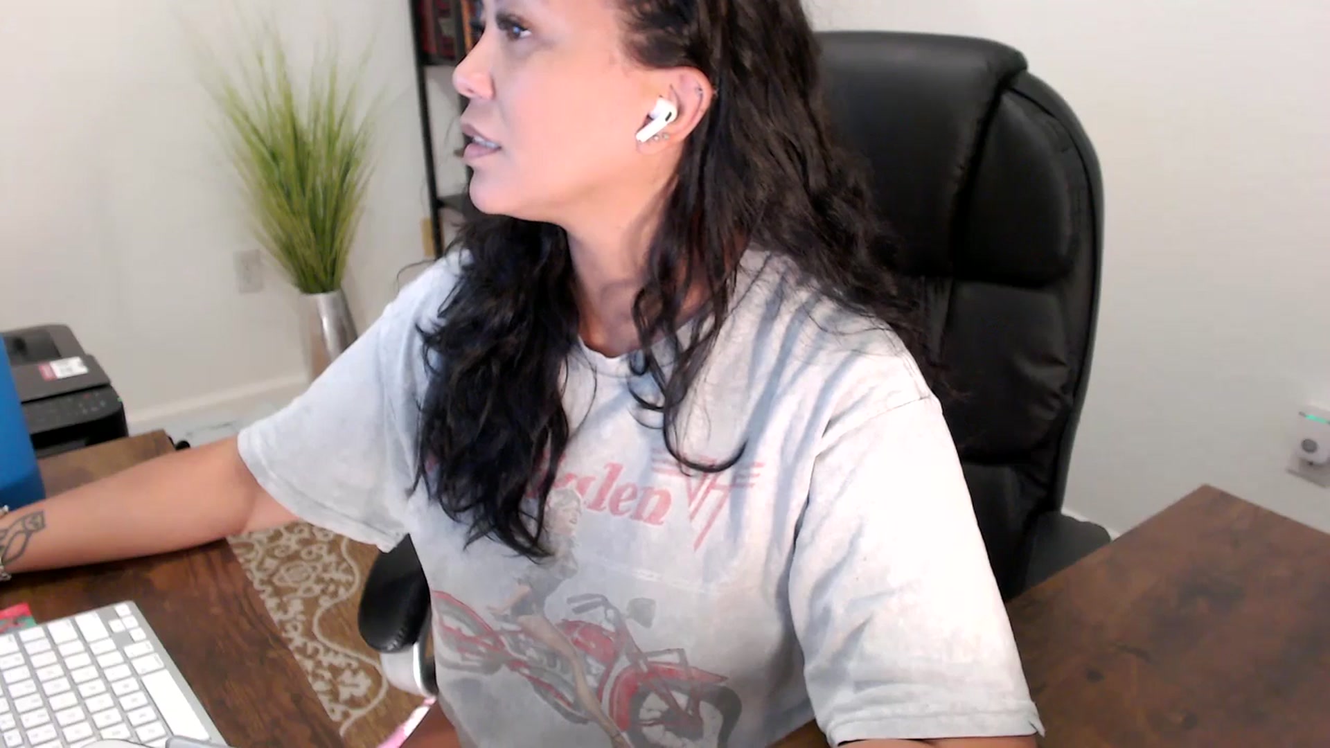 Gallery image thumbnail from MickaylaStar's myfreecams stream on, 08/13/2025, 16:37 image 4 of 20