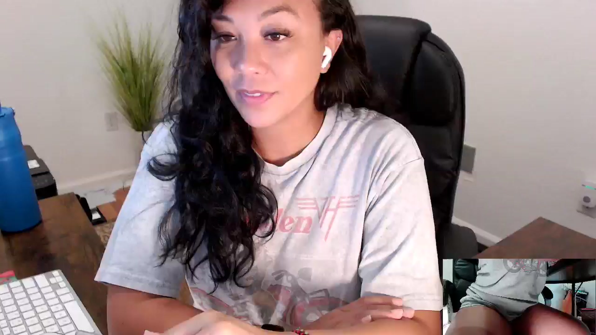 Gallery image thumbnail from MickaylaStar's myfreecams stream on, 08/13/2025, 16:37 image 1 of 20