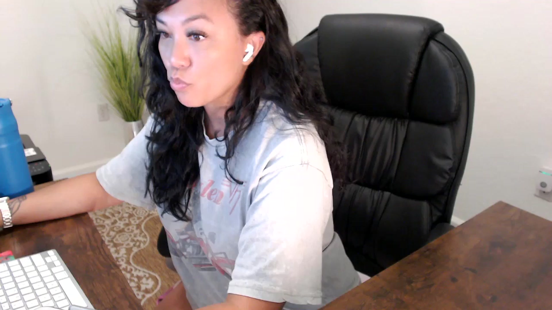 Gallery image thumbnail from MickaylaStar's myfreecams stream on, 08/13/2025, 16:37 image 3 of 20
