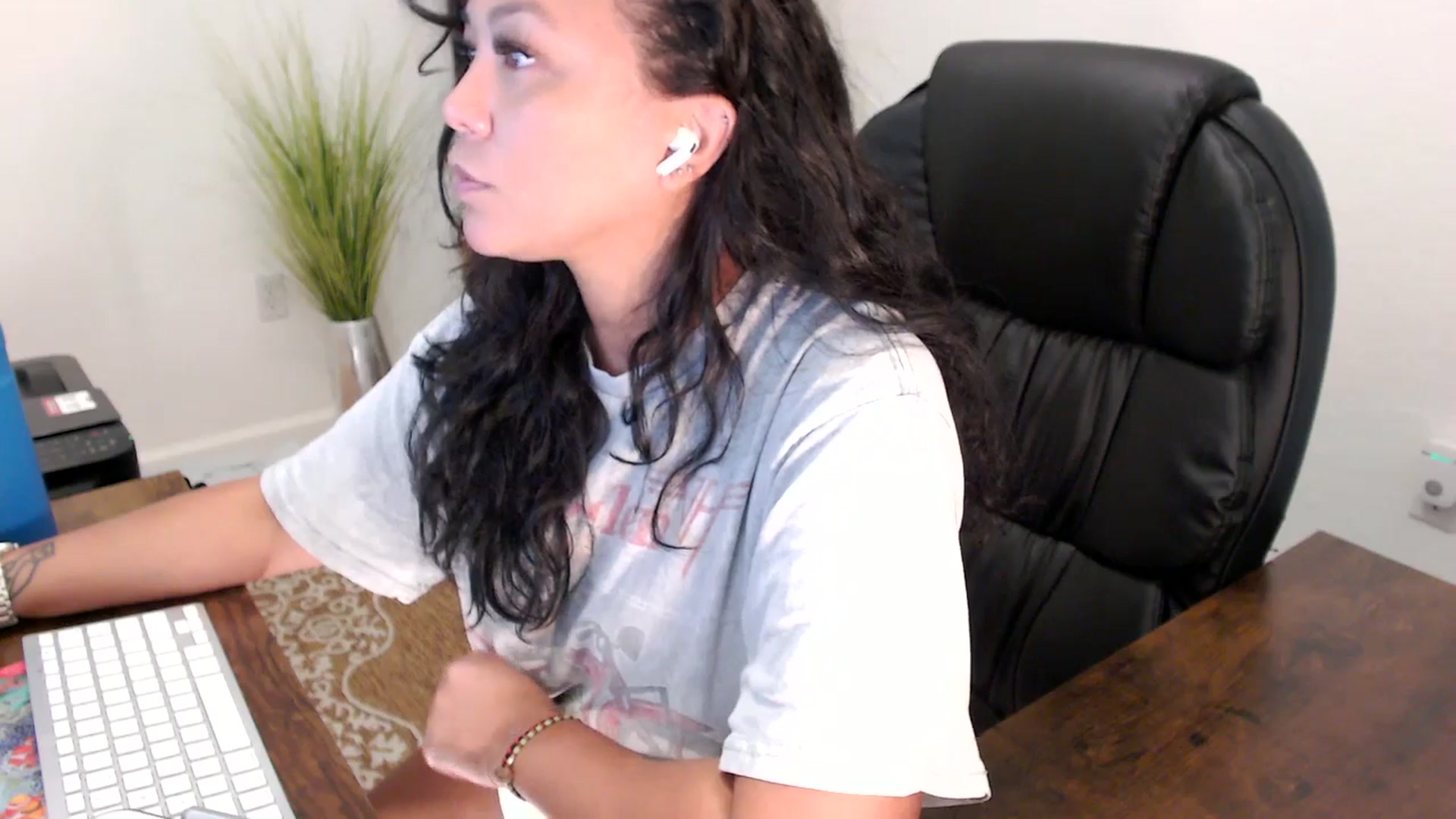 Gallery image thumbnail from MickaylaStar's myfreecams stream on, 08/13/2025, 16:50 image 4 of 20