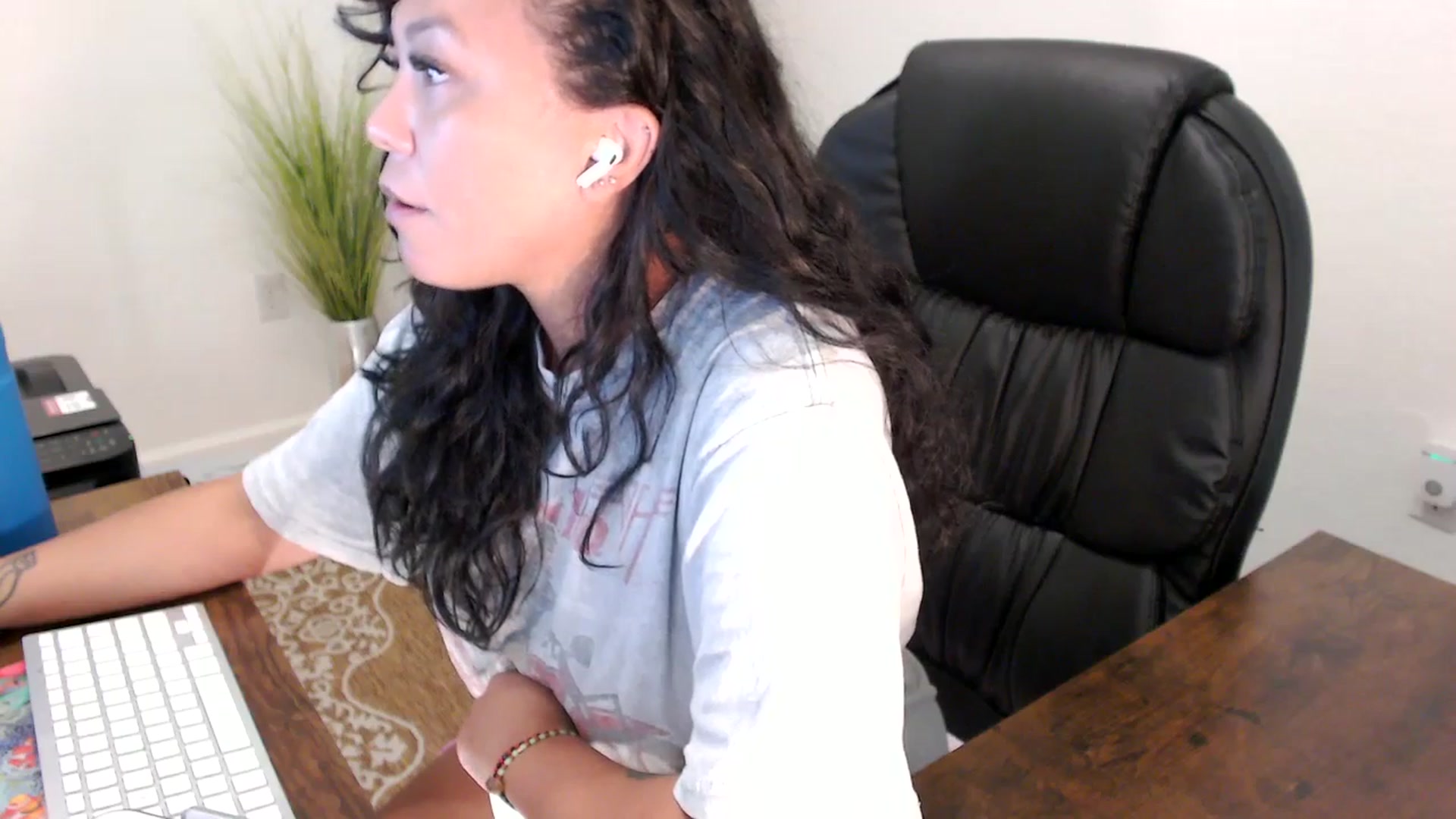 Gallery image thumbnail from MickaylaStar's myfreecams stream on, 08/13/2025, 16:50 image 2 of 20