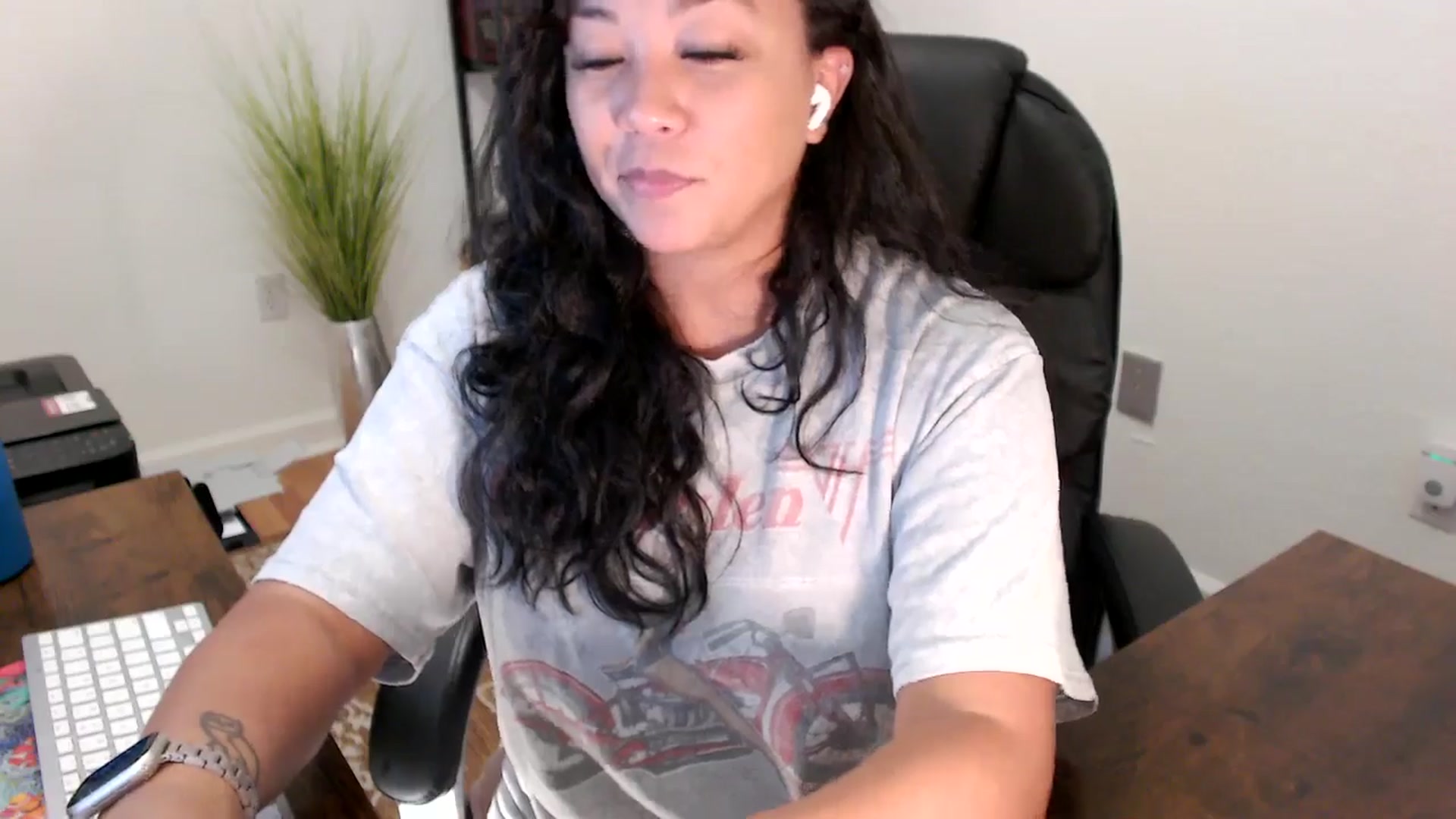 Gallery image thumbnail from MickaylaStar's myfreecams stream on, 08/13/2025, 16:50 image 15 of 20