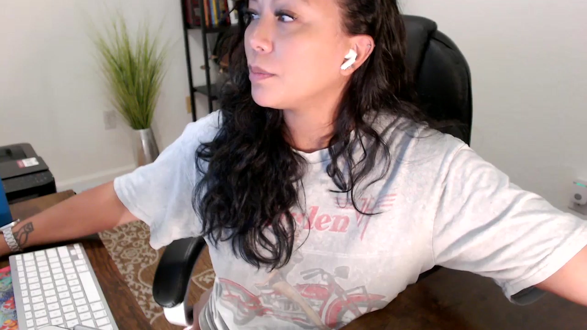 Gallery image thumbnail from MickaylaStar's myfreecams stream on, 08/13/2025, 16:50 image 20 of 20