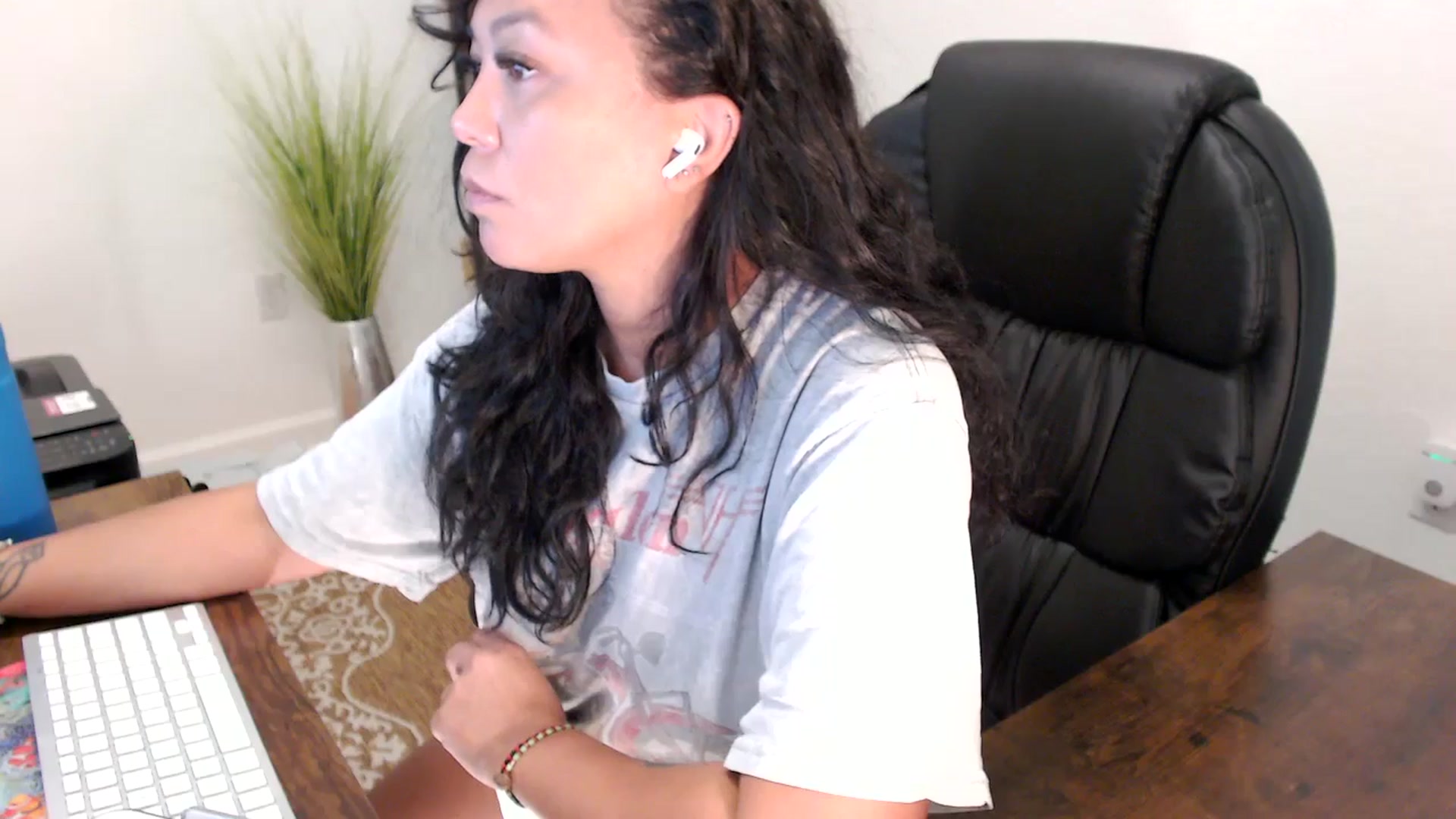 Gallery image thumbnail from MickaylaStar's myfreecams stream on, 08/13/2025, 16:50 image 5 of 20