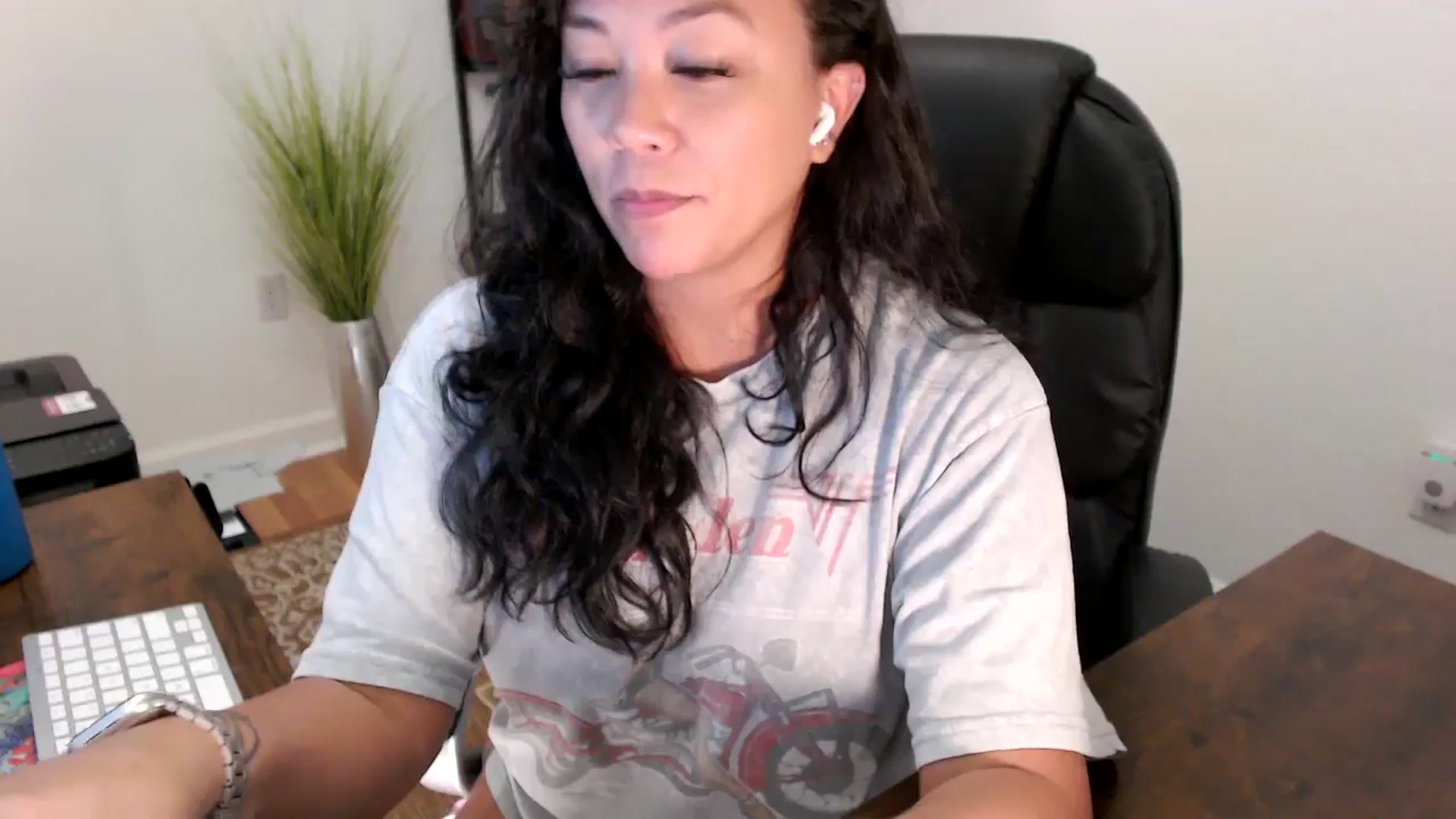 Gallery image thumbnail from MickaylaStar's myfreecams stream on, 08/13/2025, 16:50 image 16 of 20