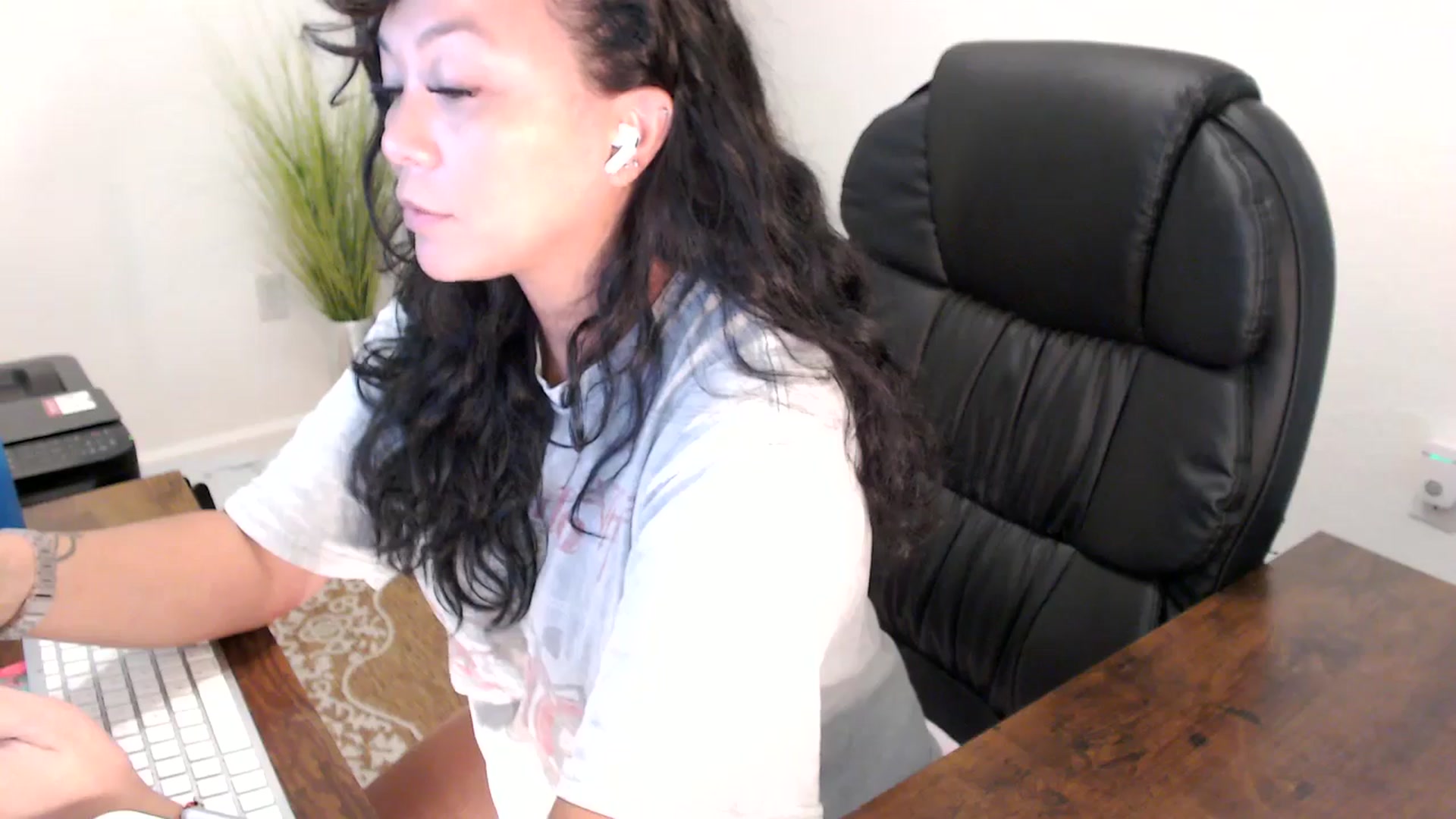 Gallery image thumbnail from MickaylaStar's myfreecams stream on, 08/13/2025, 16:50 image 8 of 20