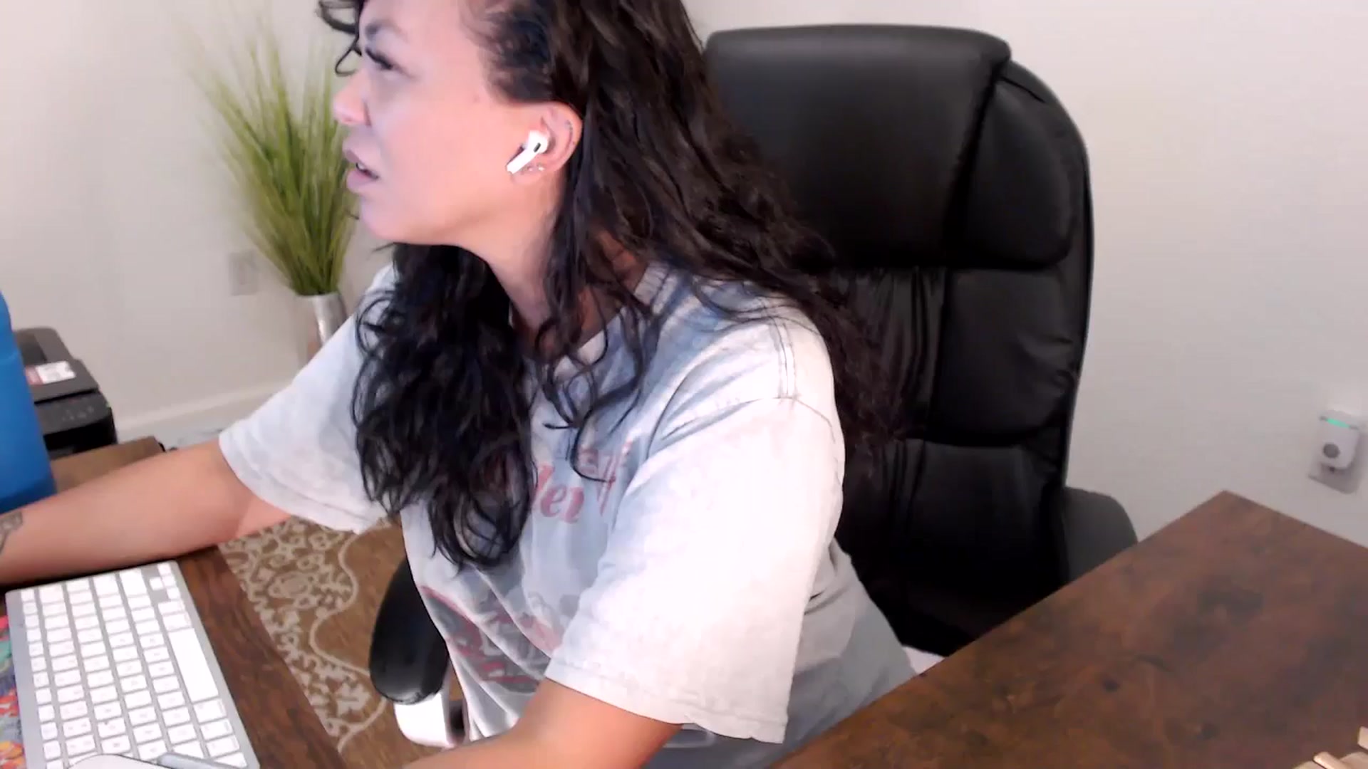 Gallery image thumbnail from MickaylaStar's myfreecams stream on, 08/13/2025, 17:13 image 6 of 20