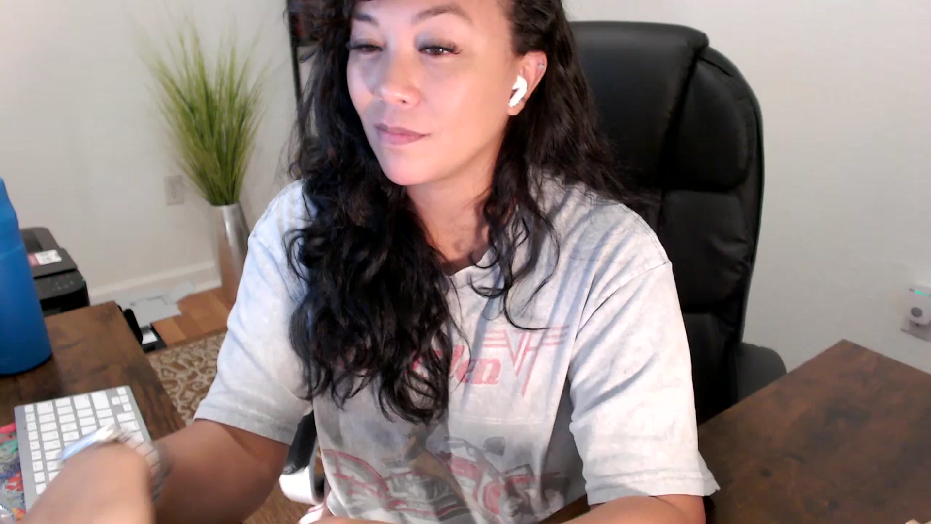 Gallery image thumbnail from MickaylaStar's myfreecams stream on, 08/13/2025, 17:13 image 2 of 20