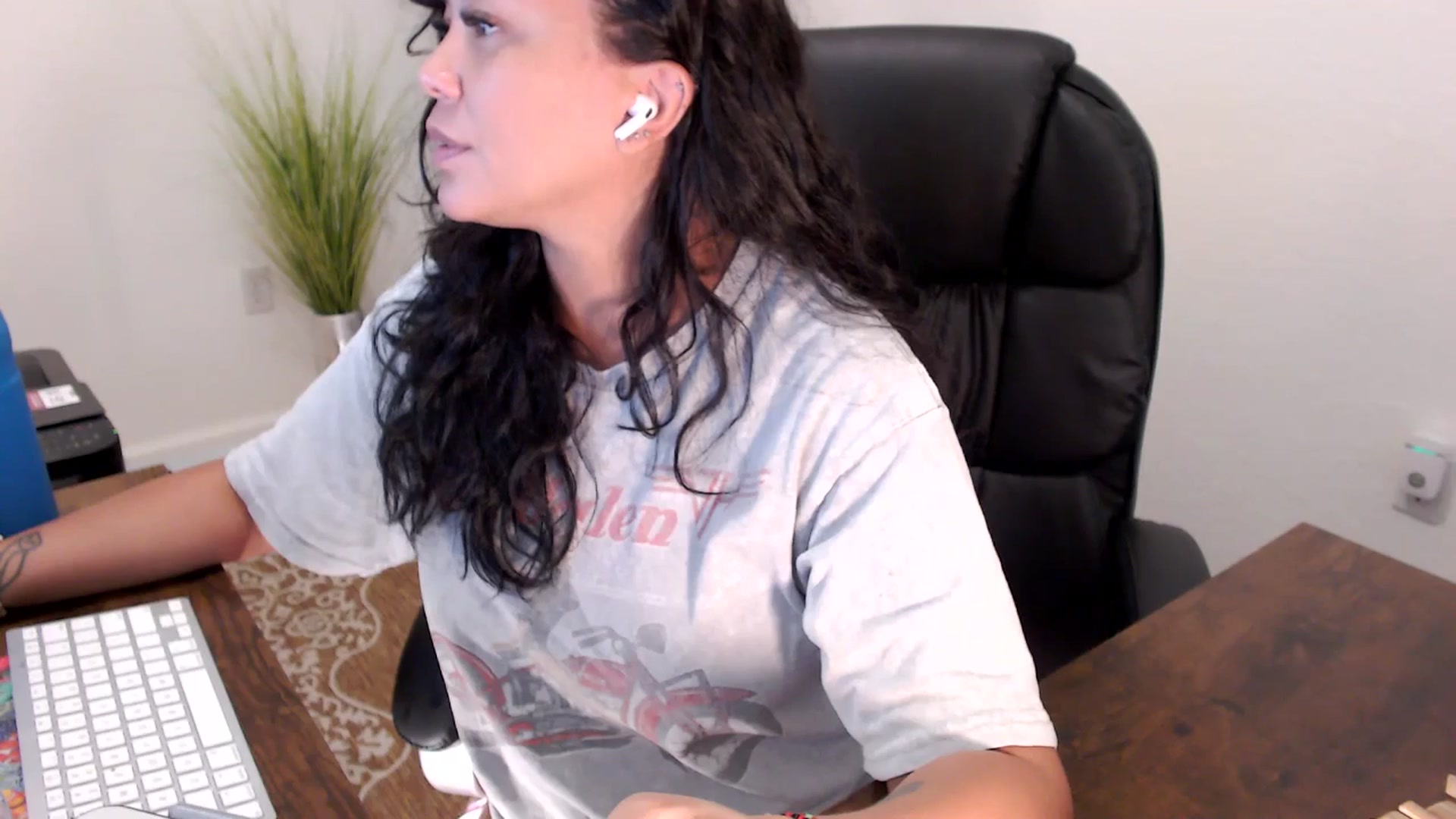 Gallery image thumbnail from MickaylaStar's myfreecams stream on, 08/13/2025, 17:13 image 5 of 20