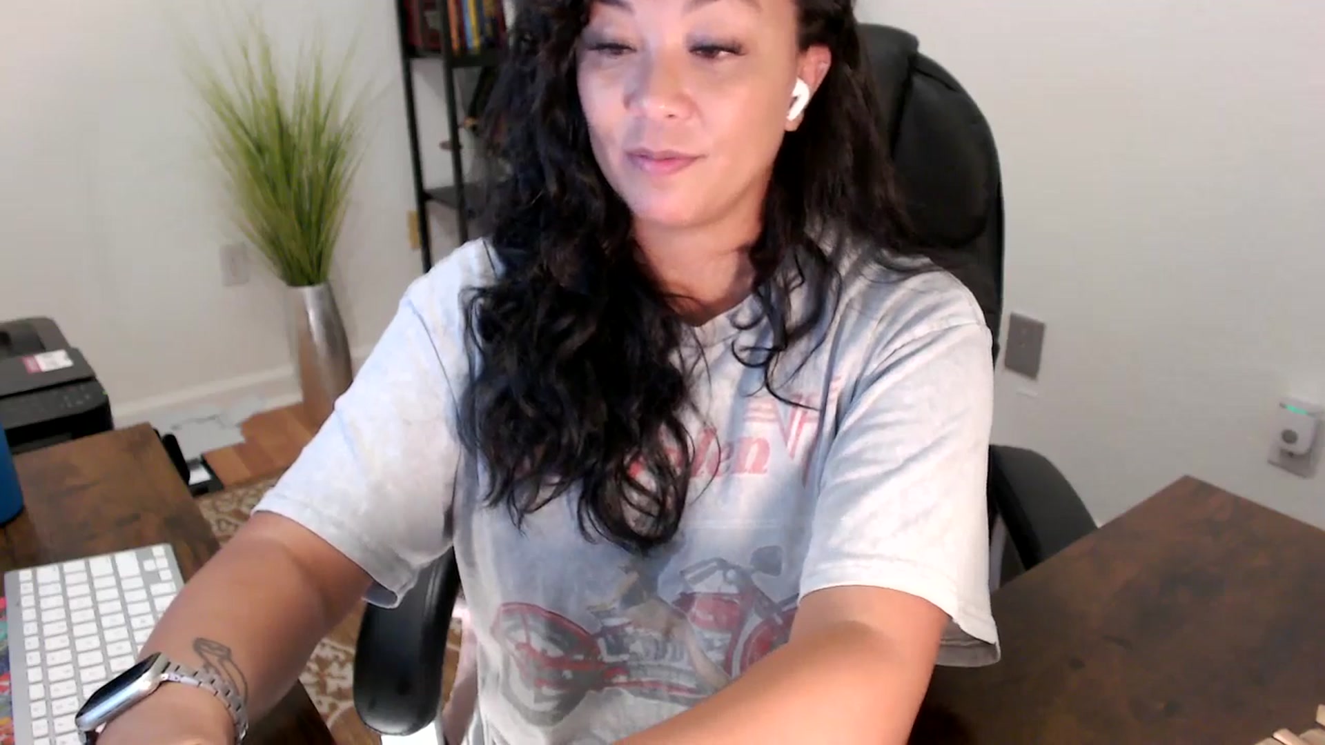 Gallery image thumbnail from MickaylaStar's myfreecams stream on, 08/13/2025, 17:13 image 13 of 20