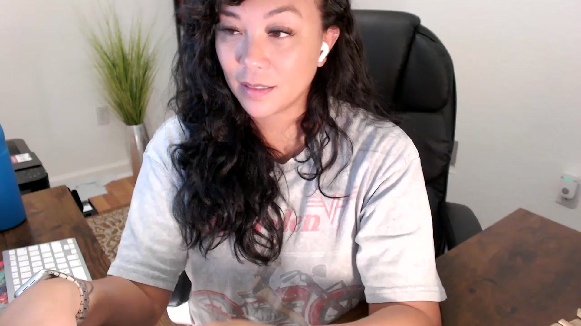 Gallery image thumbnail from MickaylaStar's myfreecams stream on, 08/13/2025, 17:13 image 4 of 20