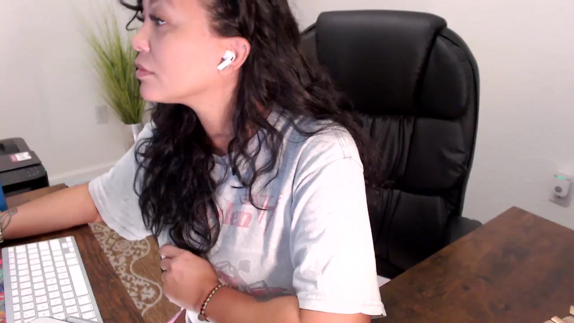 Gallery image thumbnail from MickaylaStar's myfreecams stream on, 08/13/2025, 17:13 image 14 of 20