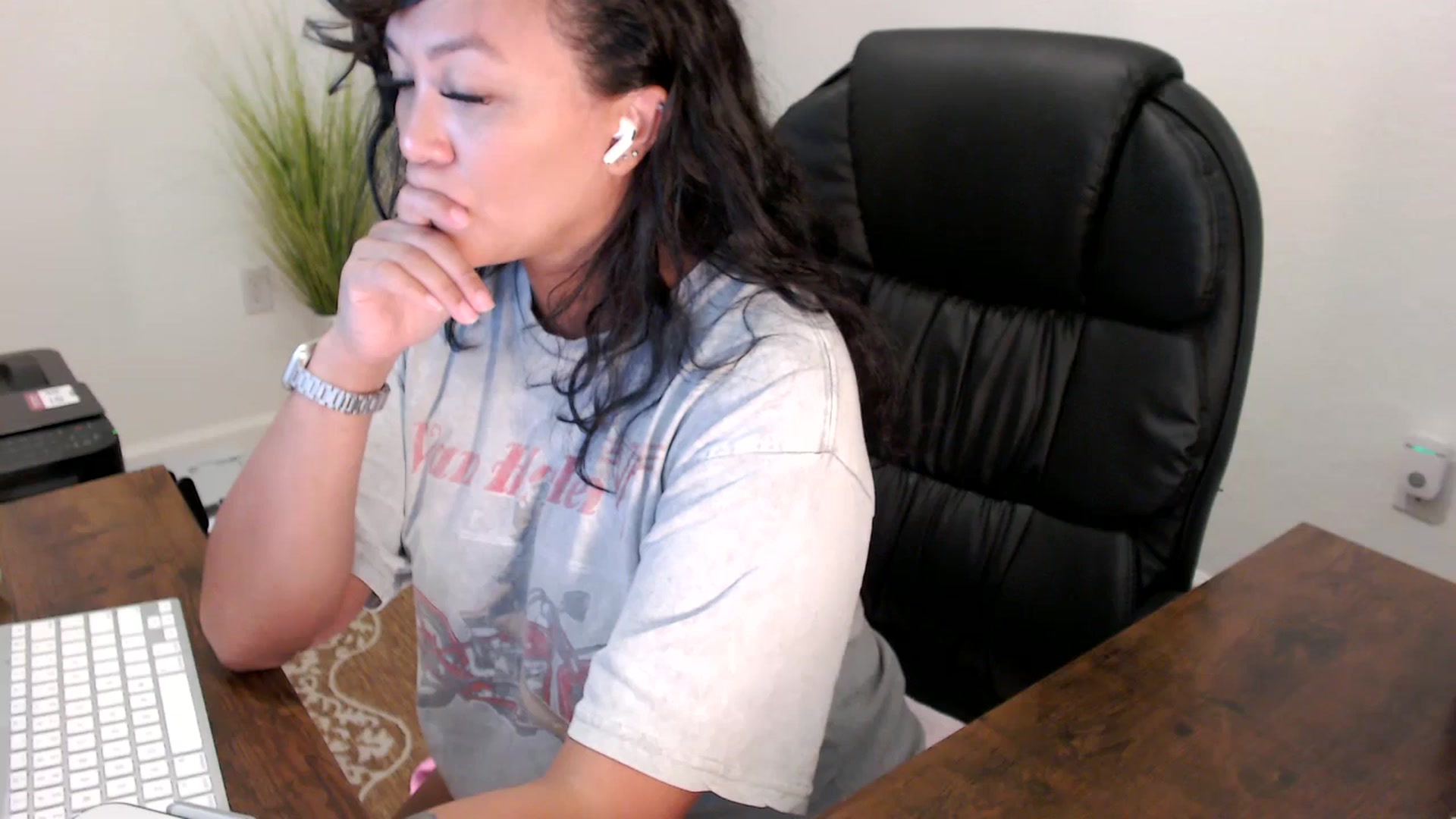 Gallery image thumbnail from MickaylaStar's myfreecams stream on, 08/13/2025, 17:31 image 13 of 20