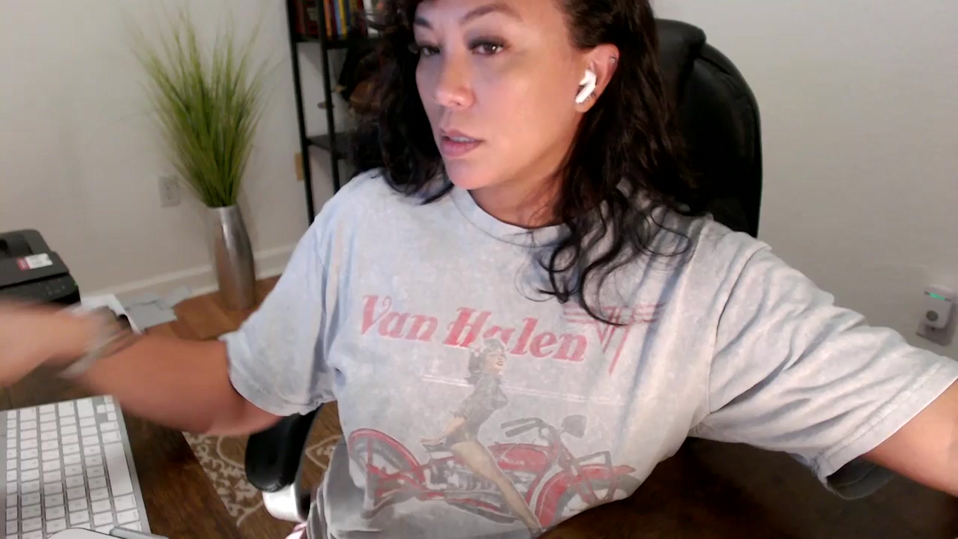 Gallery image thumbnail from MickaylaStar's myfreecams stream on, 08/13/2025, 17:31 image 18 of 20