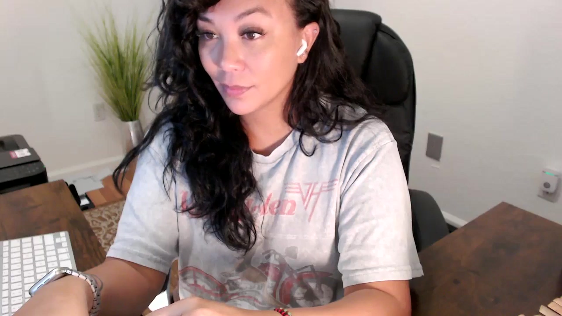 Gallery image thumbnail from MickaylaStar's myfreecams stream on, 08/13/2025, 18:12 image 4 of 20