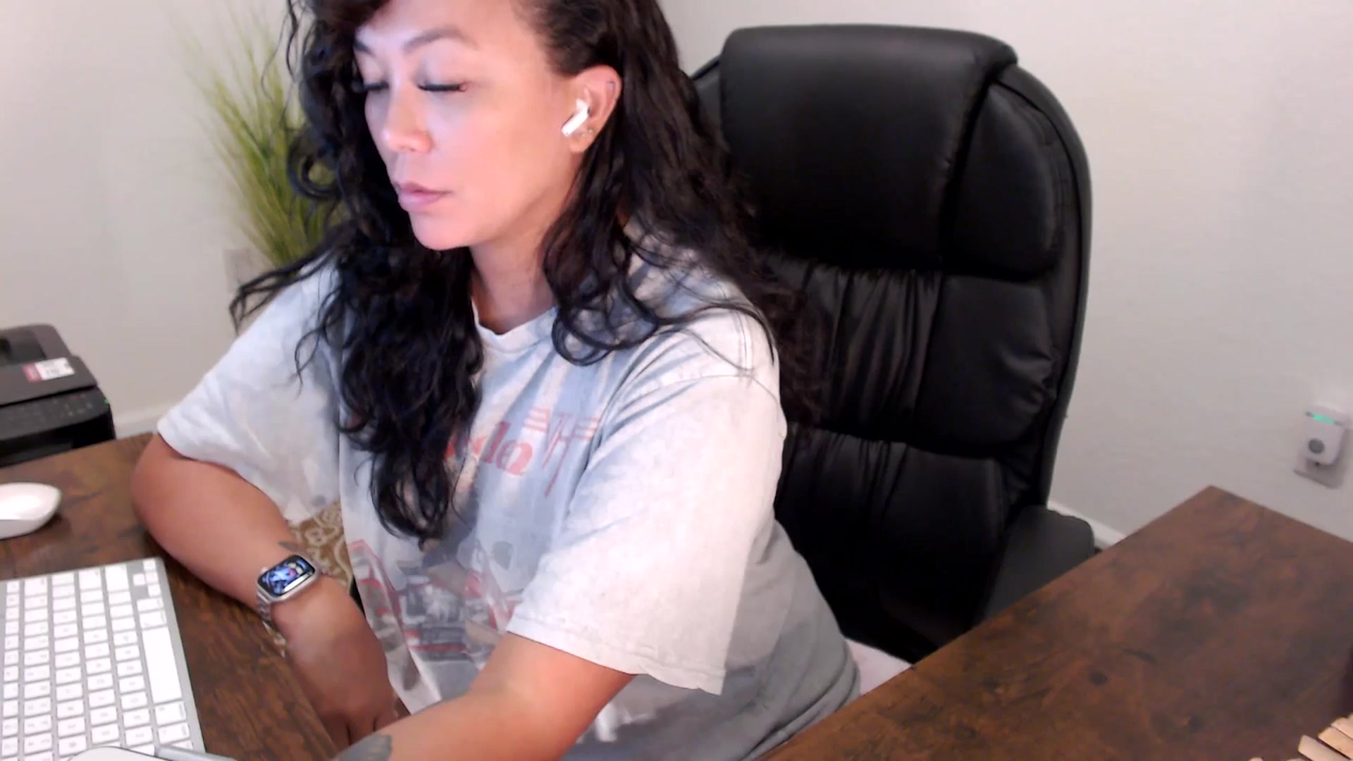 Gallery image thumbnail from MickaylaStar's myfreecams stream on, 08/13/2025, 18:12 image 14 of 20