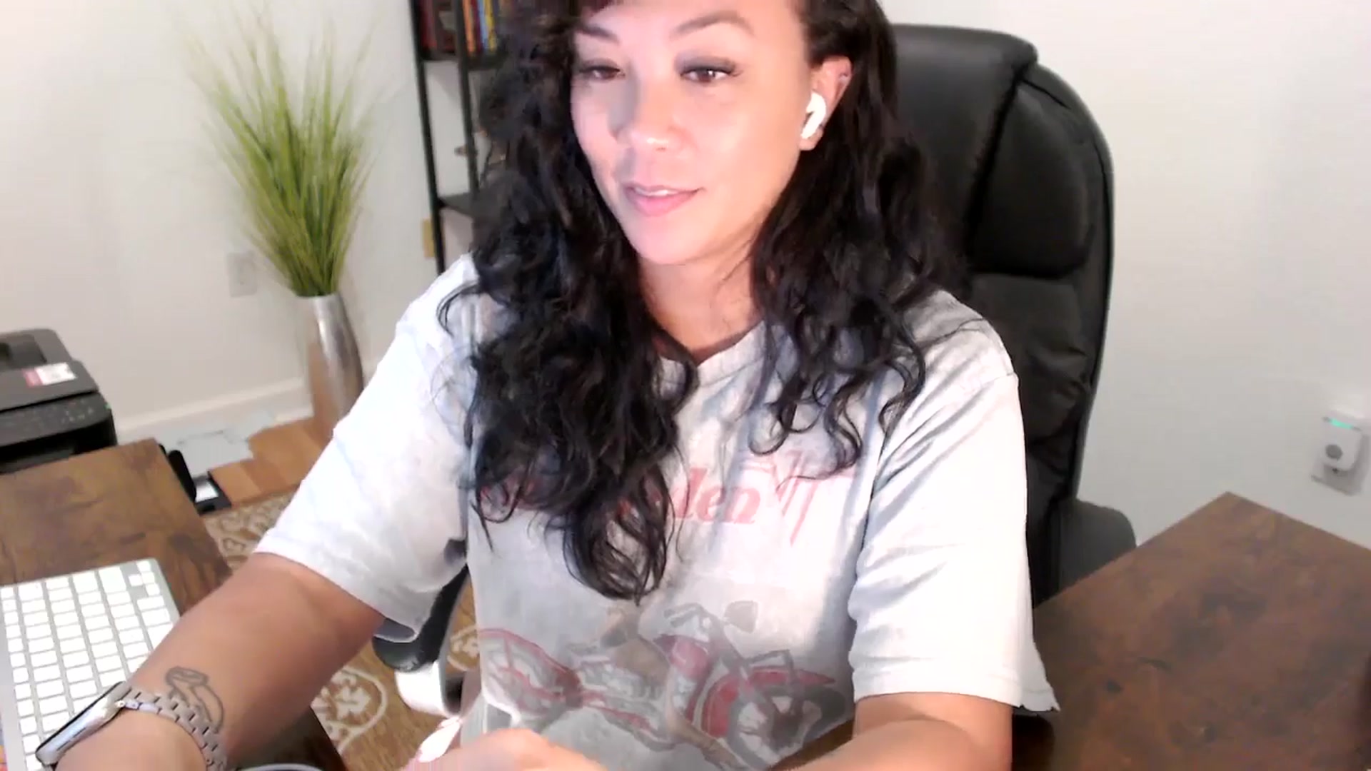 Gallery image thumbnail from MickaylaStar's myfreecams stream on, 08/13/2025, 18:33 image 14 of 20