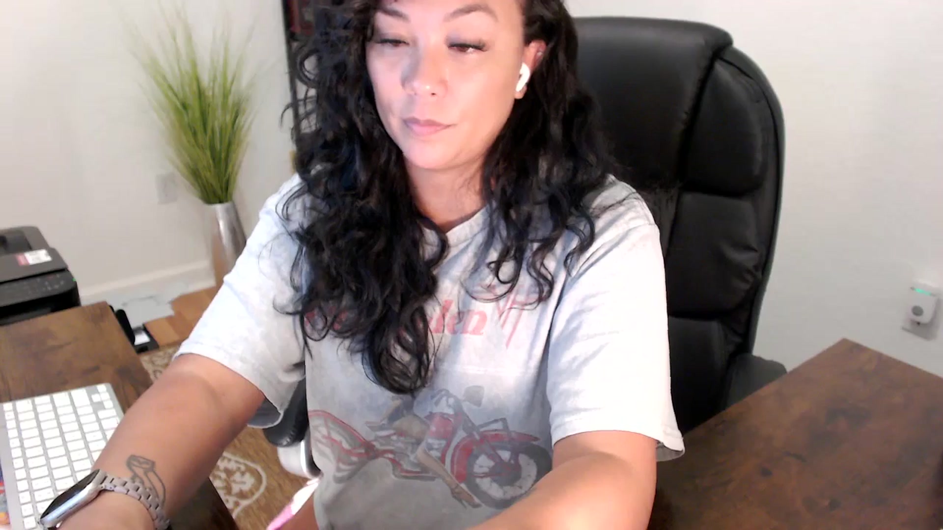 Gallery image thumbnail from MickaylaStar's myfreecams stream on, 08/13/2025, 18:33 image 5 of 20