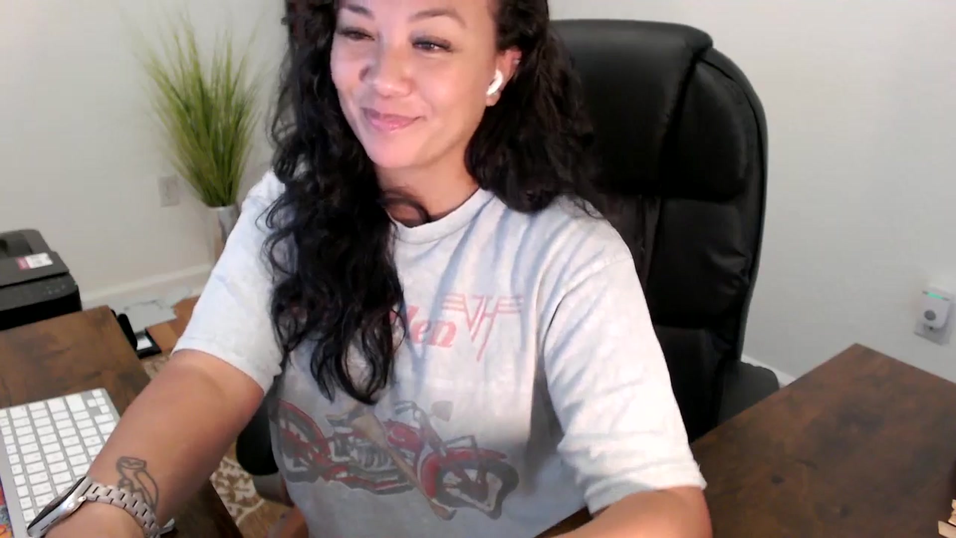 Gallery image thumbnail from MickaylaStar's myfreecams stream on, 08/13/2025, 19:15 image 5 of 20