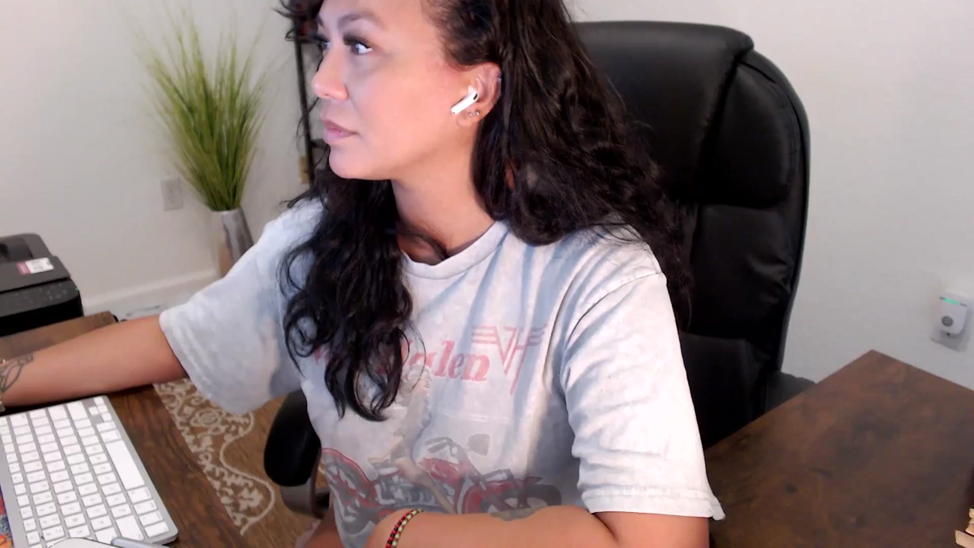 Gallery image thumbnail from MickaylaStar's myfreecams stream on, 08/13/2025, 19:15 image 8 of 20