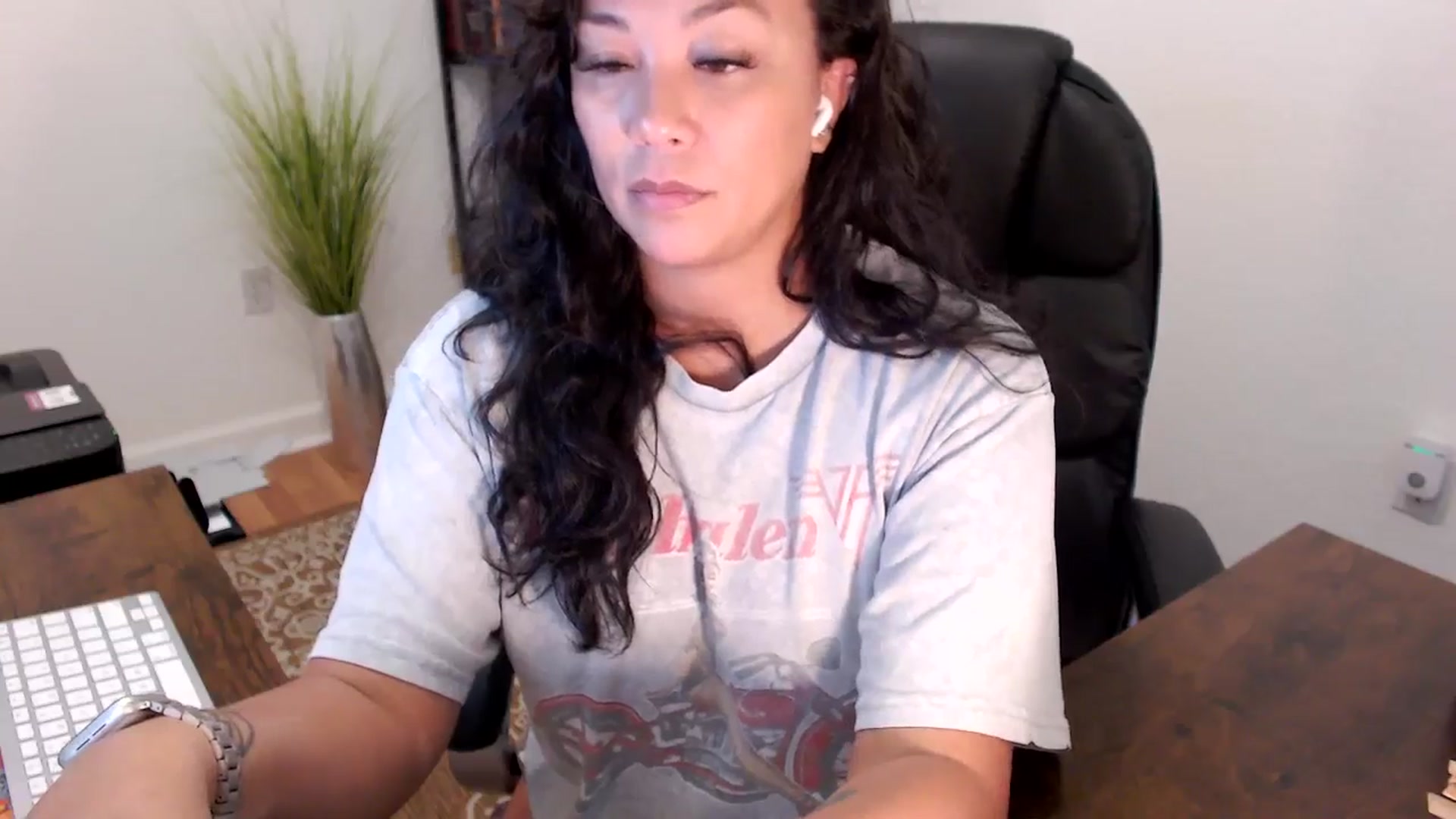 Gallery image thumbnail from MickaylaStar's myfreecams stream on, 08/13/2025, 19:15 image 17 of 20