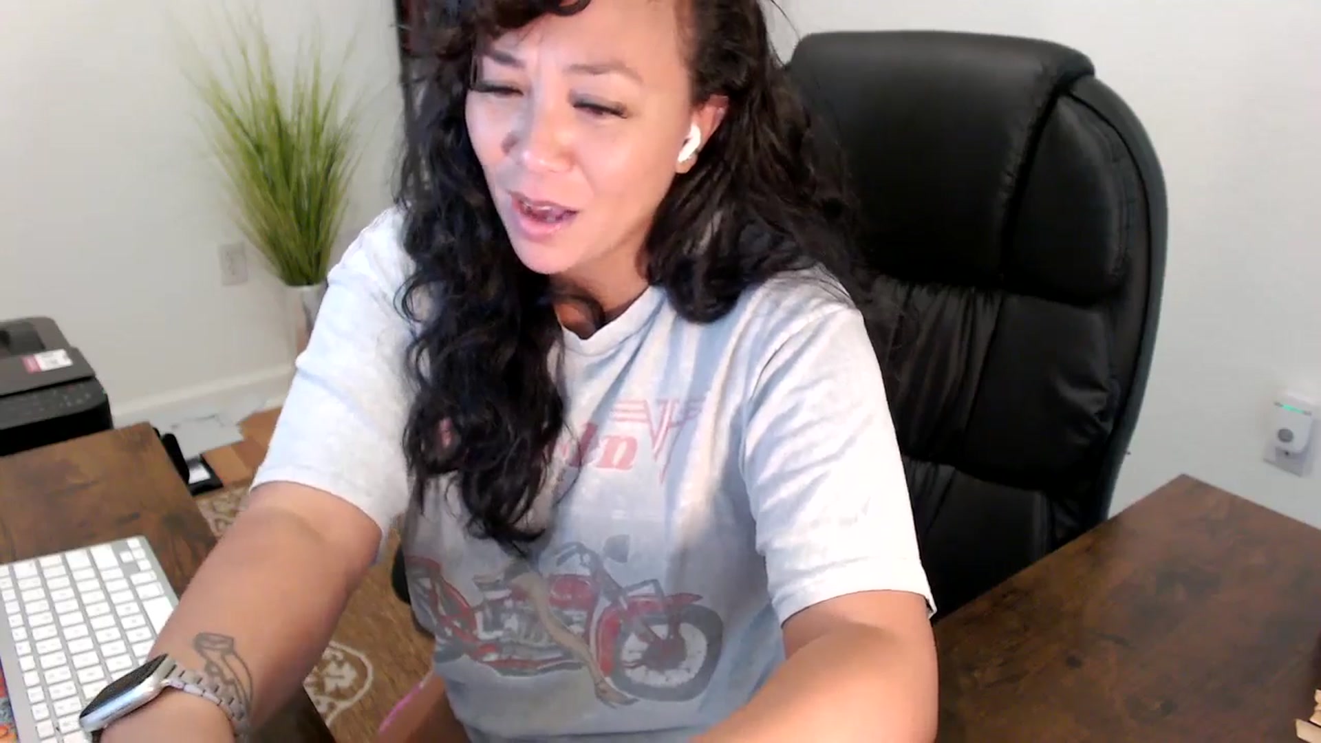 Gallery image thumbnail from MickaylaStar's myfreecams stream on, 08/13/2025, 19:15 image 12 of 20