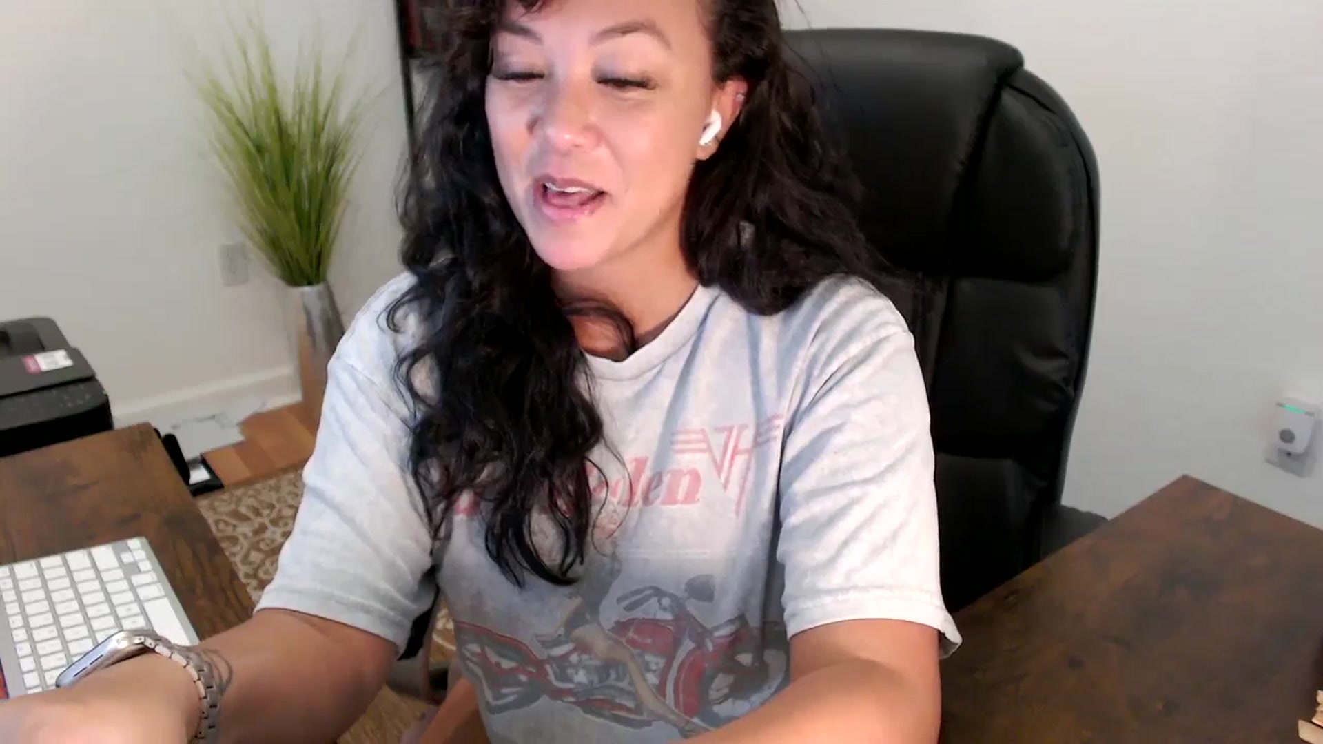 Gallery image thumbnail from MickaylaStar's myfreecams stream on, 08/13/2025, 19:15 image 7 of 20
