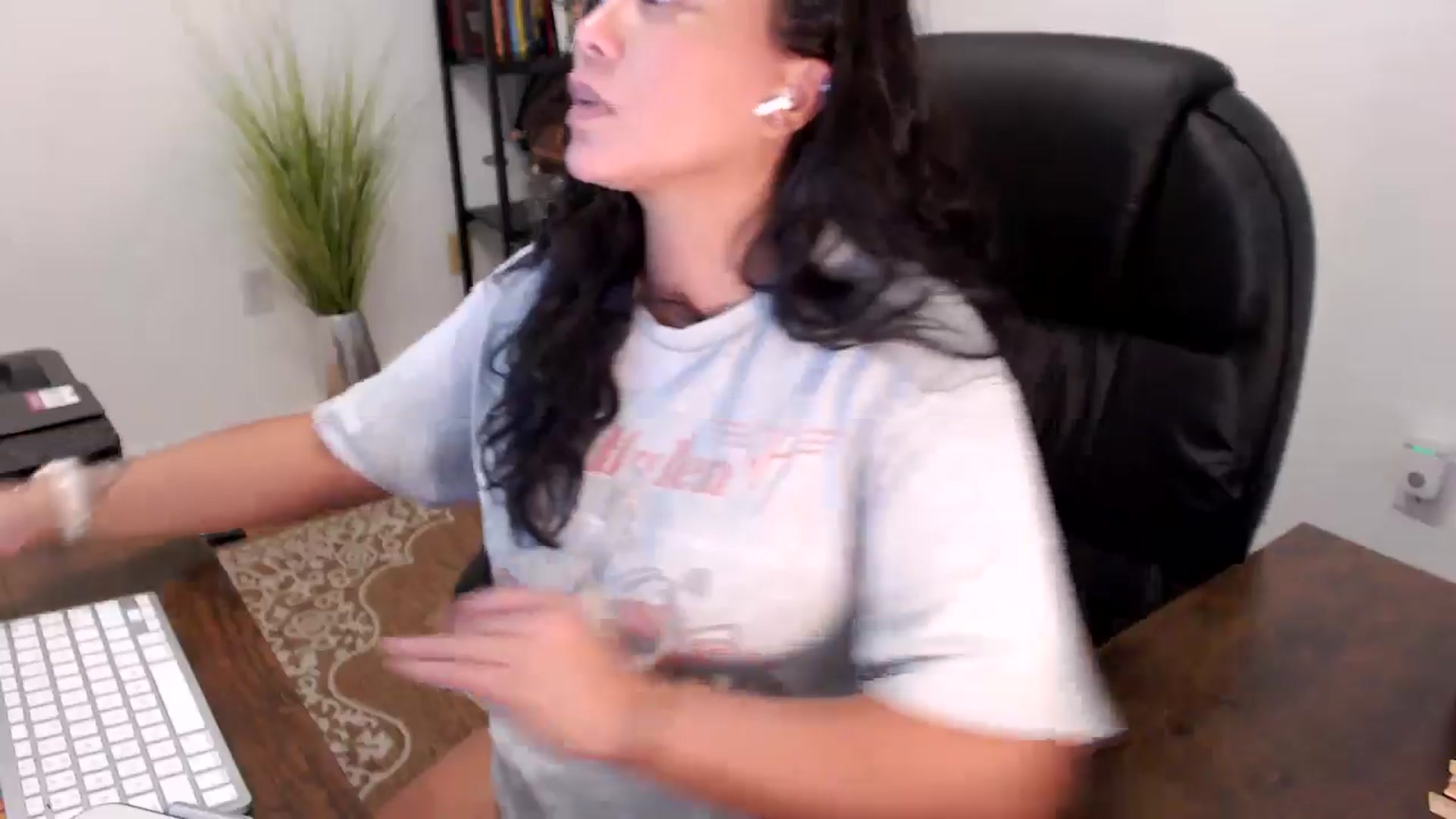 Gallery image thumbnail from MickaylaStar's myfreecams stream on, 08/13/2025, 19:15 image 19 of 20