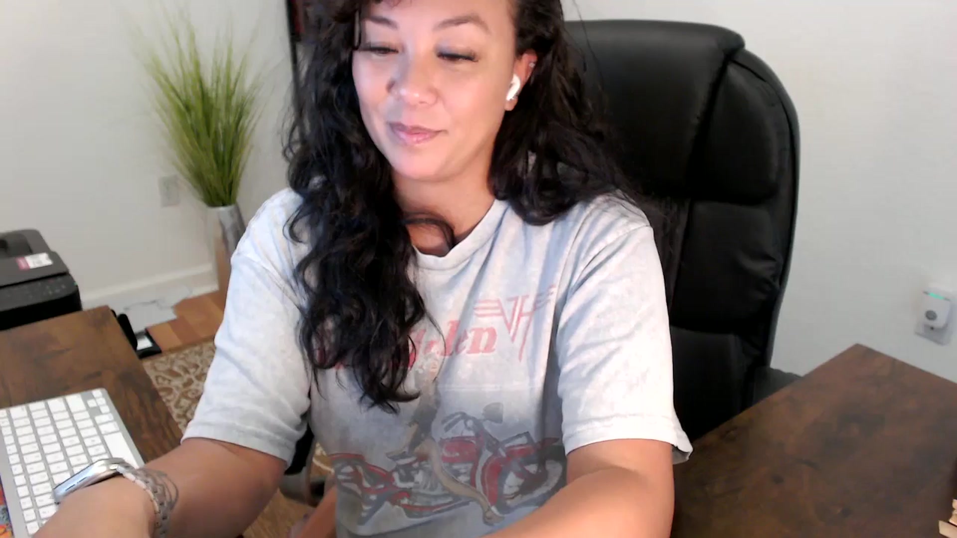 Gallery image thumbnail from MickaylaStar's myfreecams stream on, 08/13/2025, 19:15 image 11 of 20