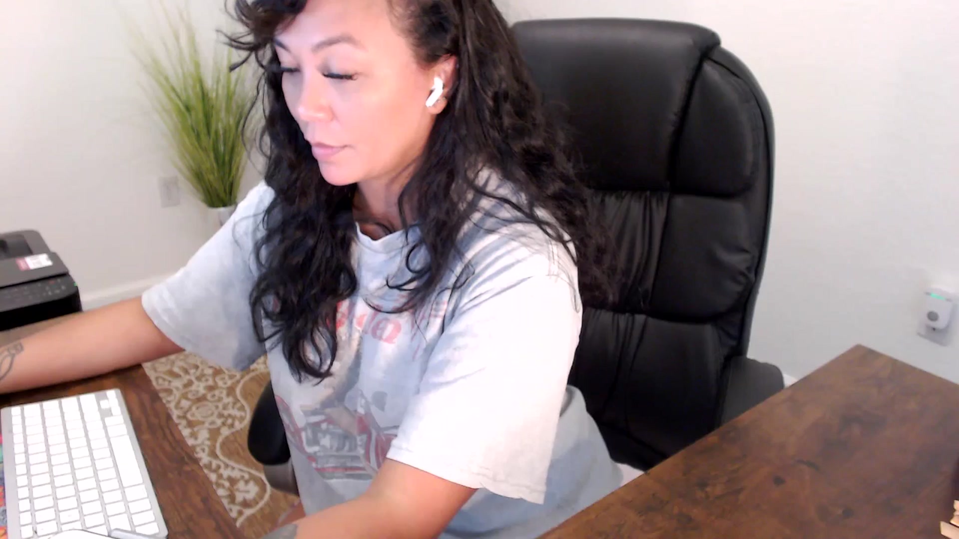 Gallery image thumbnail from MickaylaStar's myfreecams stream on, 08/13/2025, 19:38 image 1 of 20
