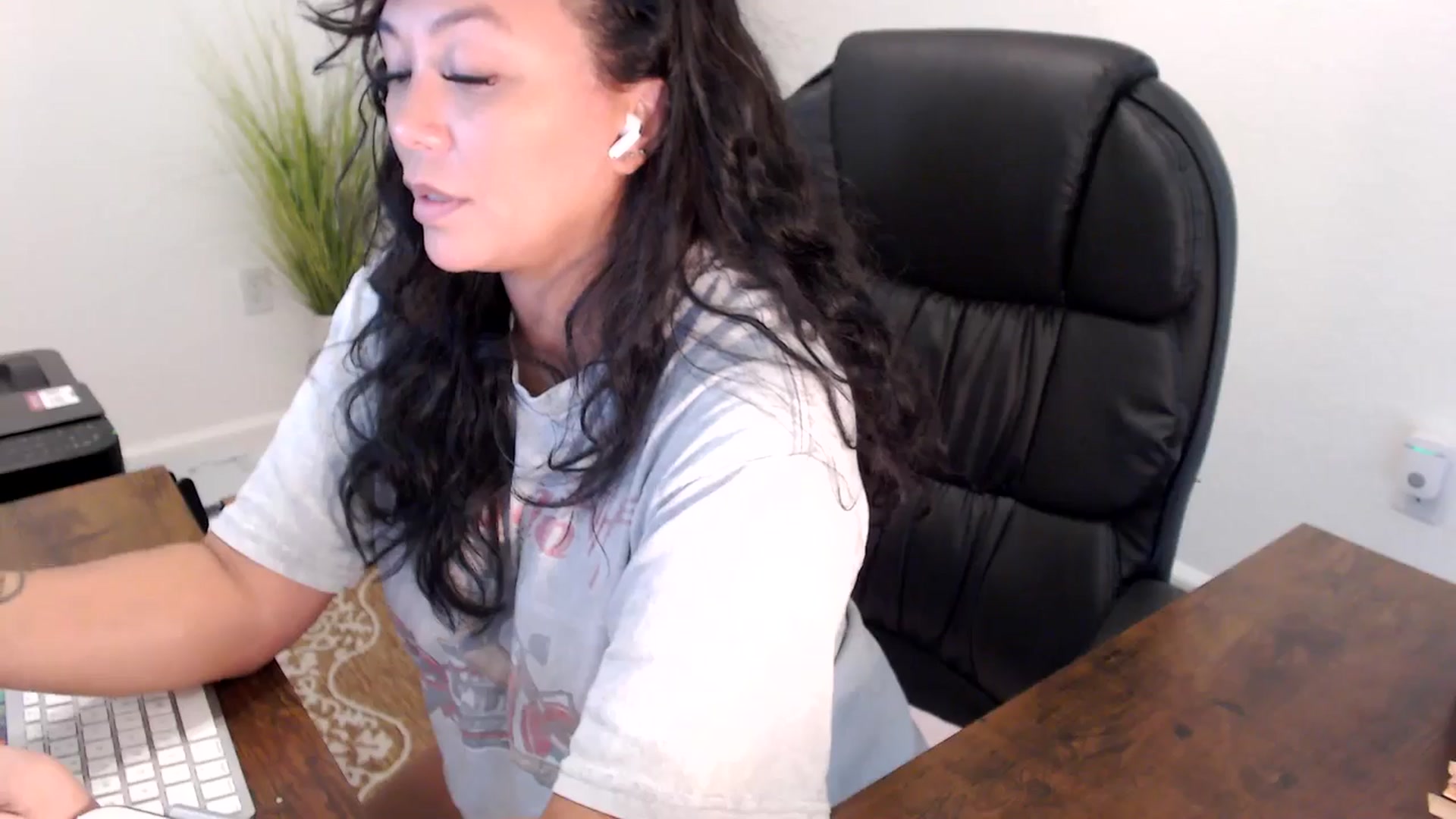 Gallery image thumbnail from MickaylaStar's myfreecams stream on, 08/13/2025, 19:38 image 2 of 20