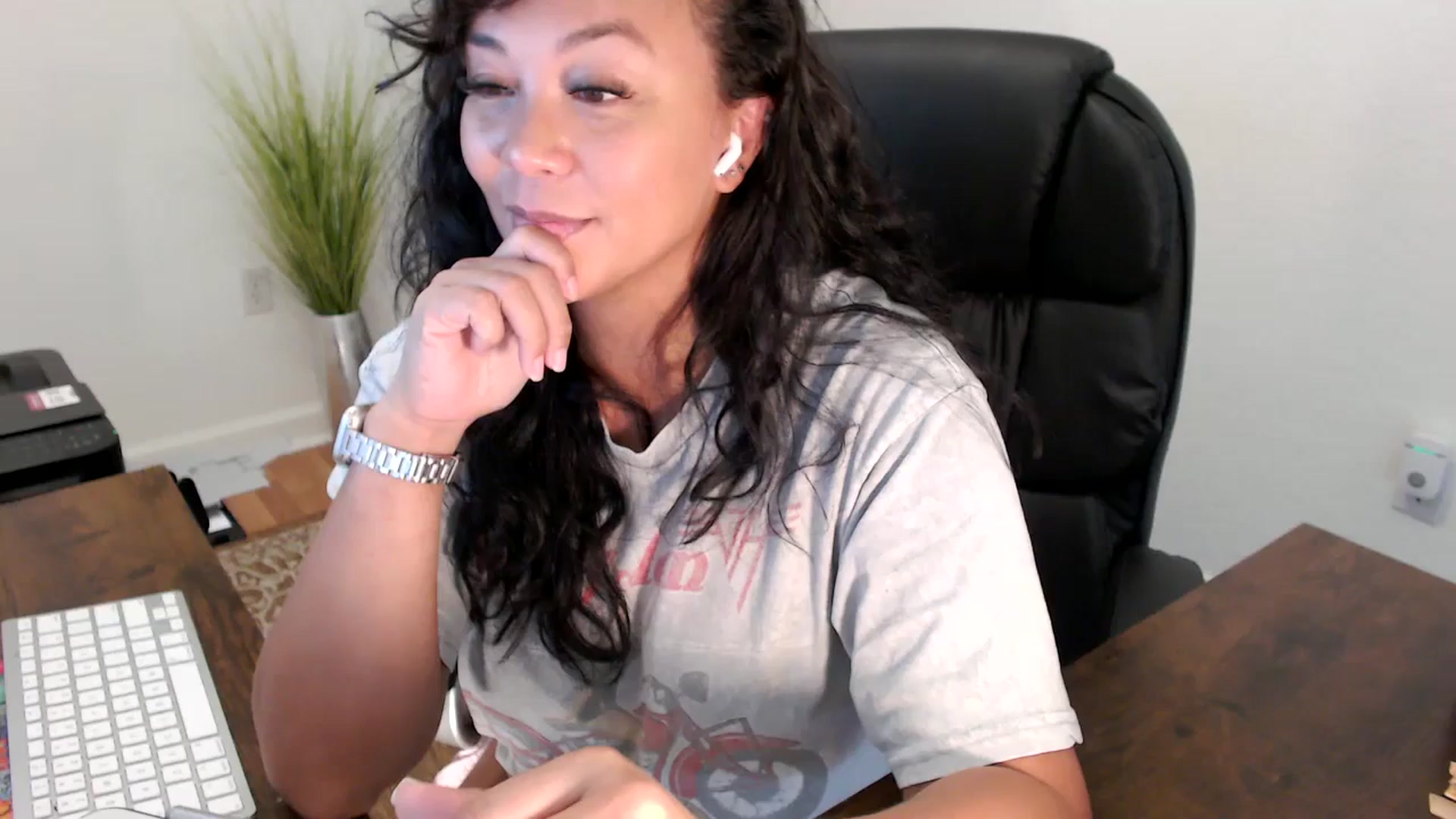 Gallery image thumbnail from MickaylaStar's myfreecams stream on, 08/13/2025, 19:38 image 5 of 20