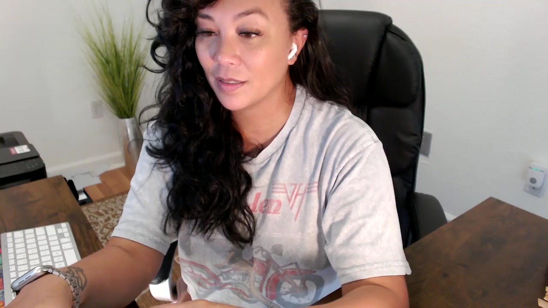 Gallery image thumbnail from MickaylaStar's myfreecams stream on, 08/13/2025, 19:38 image 10 of 20