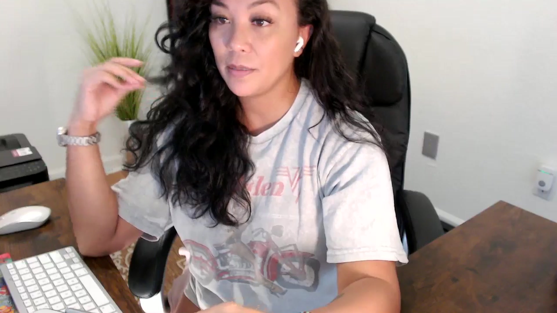 Gallery image thumbnail from MickaylaStar's myfreecams stream on, 08/13/2025, 20:51 image 12 of 20